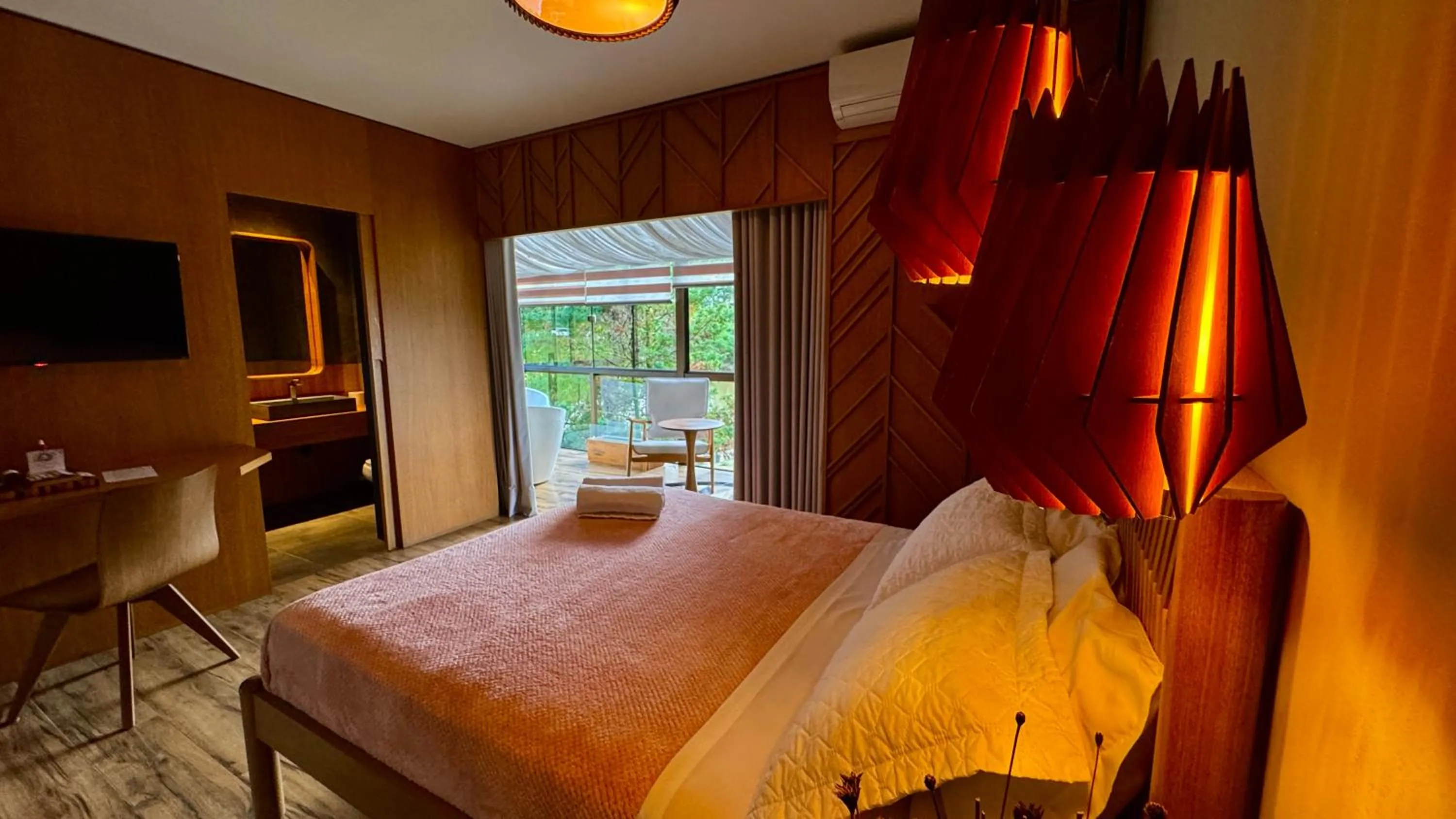 Photo of the whole room, Bed in WoodStone Hotel Fazenda