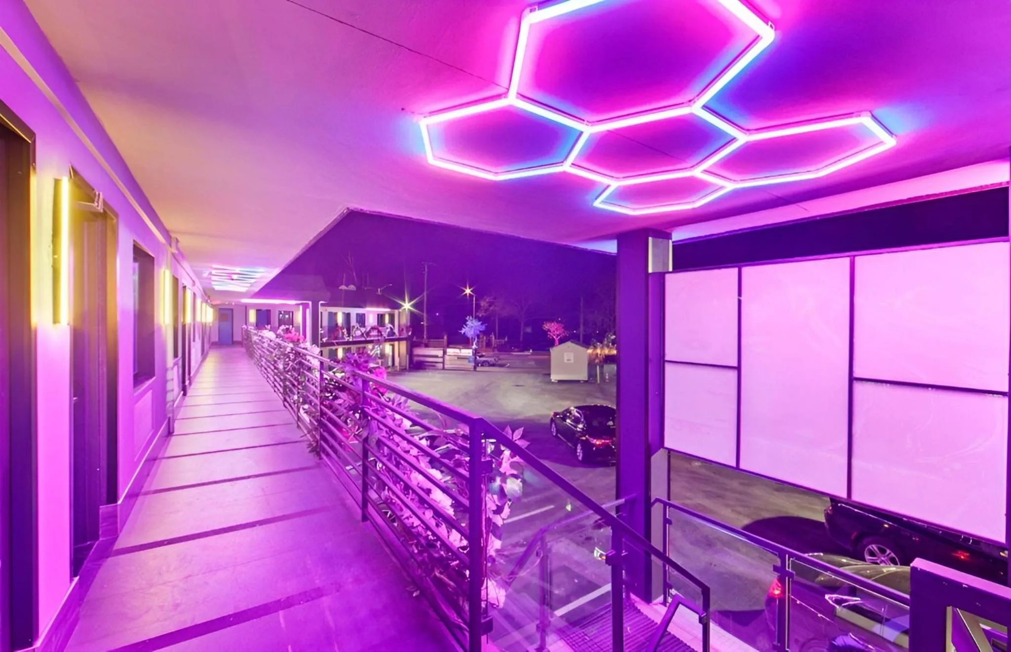 Hotel OPUS Bronx Near Bay Plaza Mall