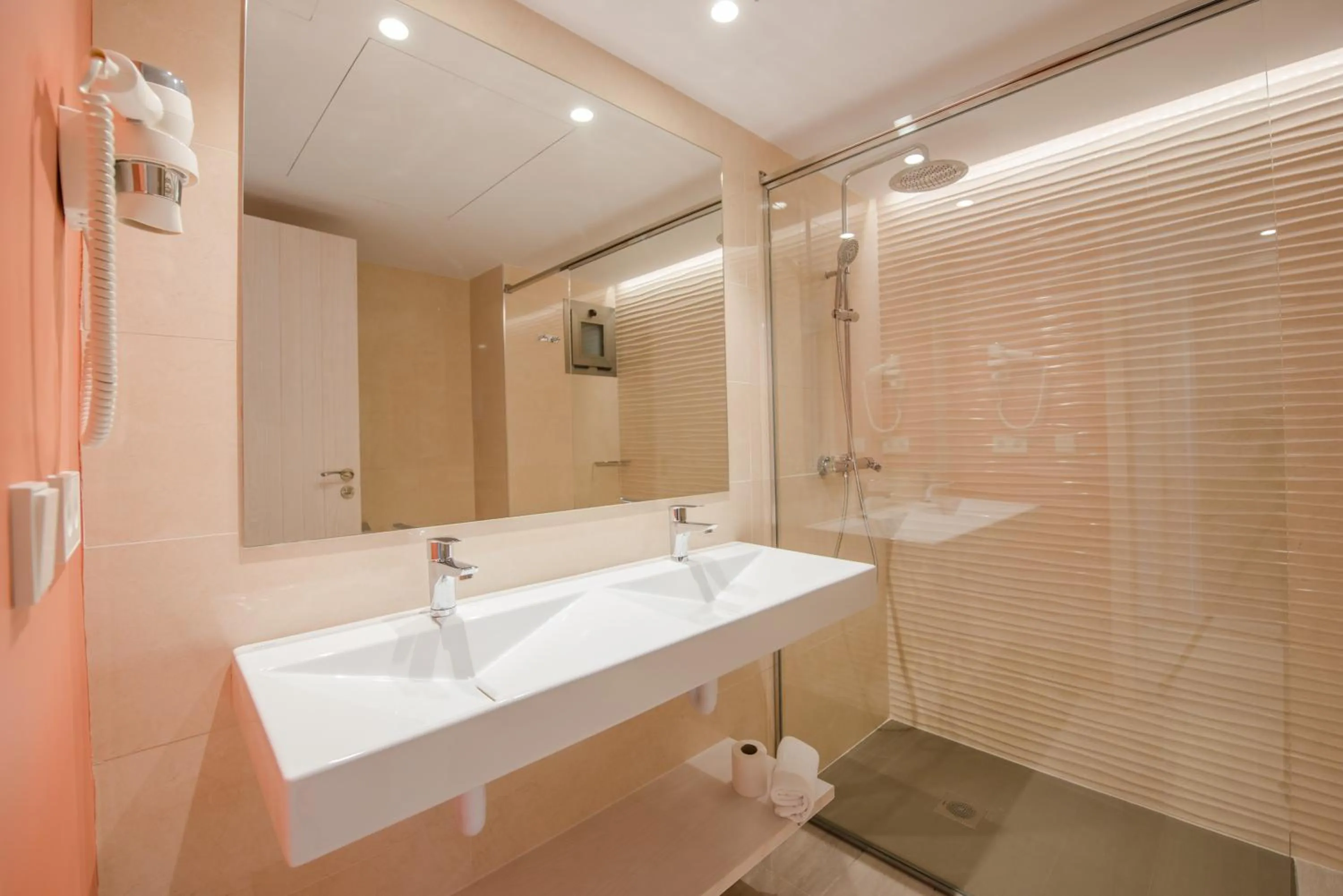 Bathroom in Apartamentos Los Angeles