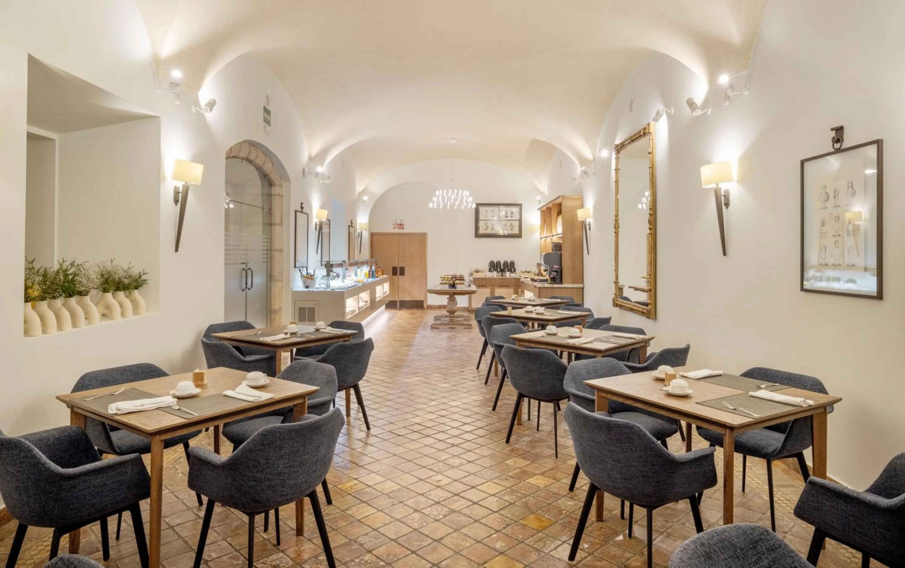 Restaurant/places to eat in Hotel Ilunion Mérida Palace