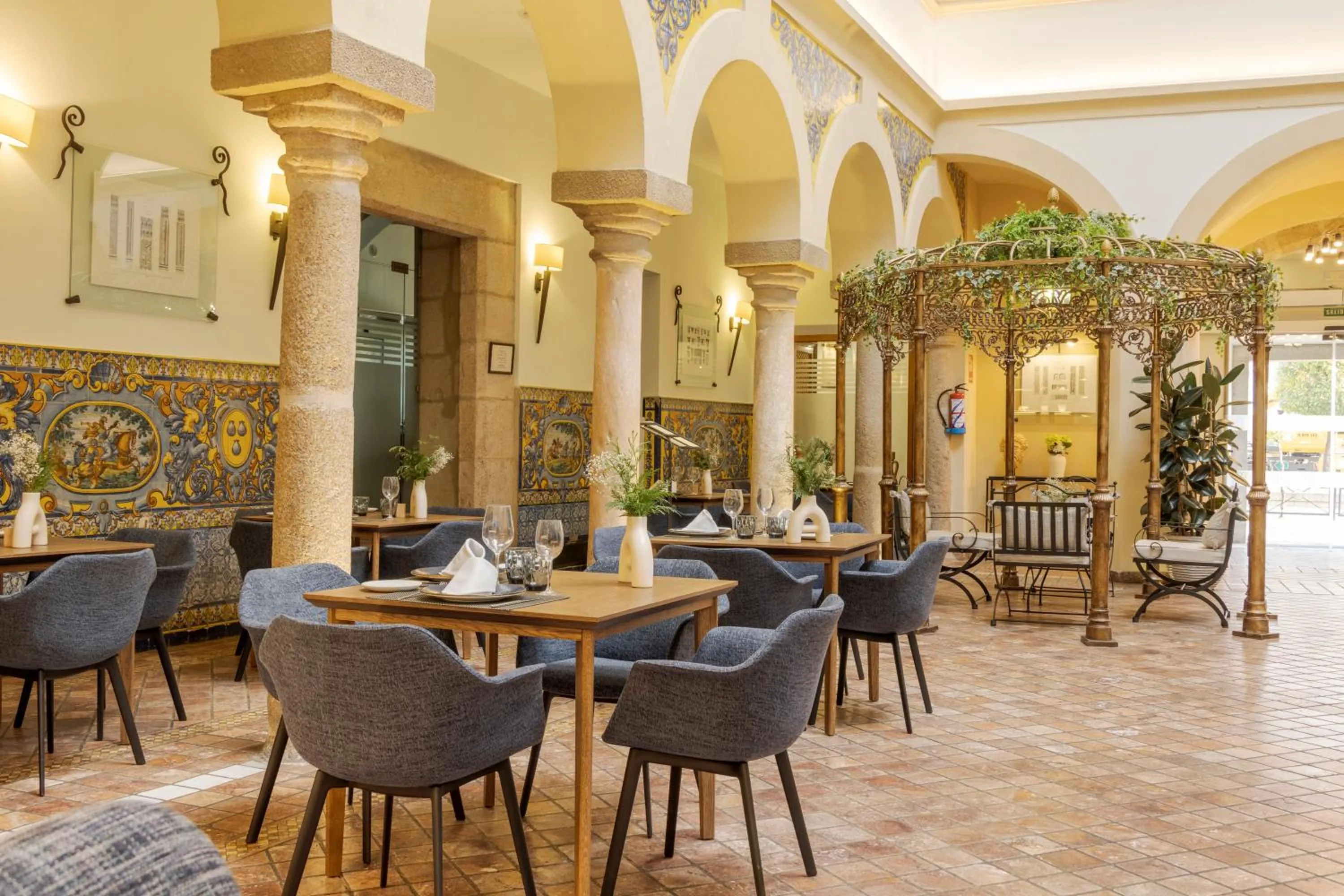 Dining area in Hotel Ilunion Mérida Palace