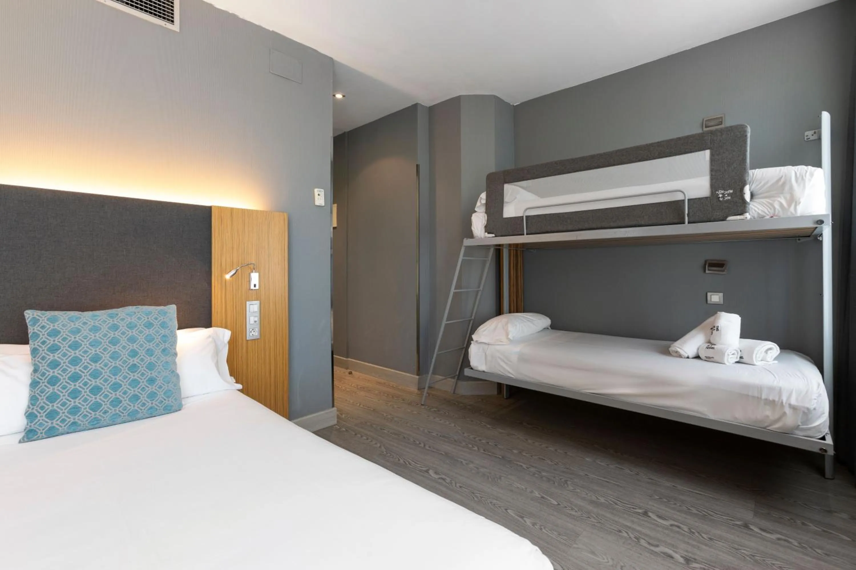 bunk bed, Bed in Petit Palace Alcalá