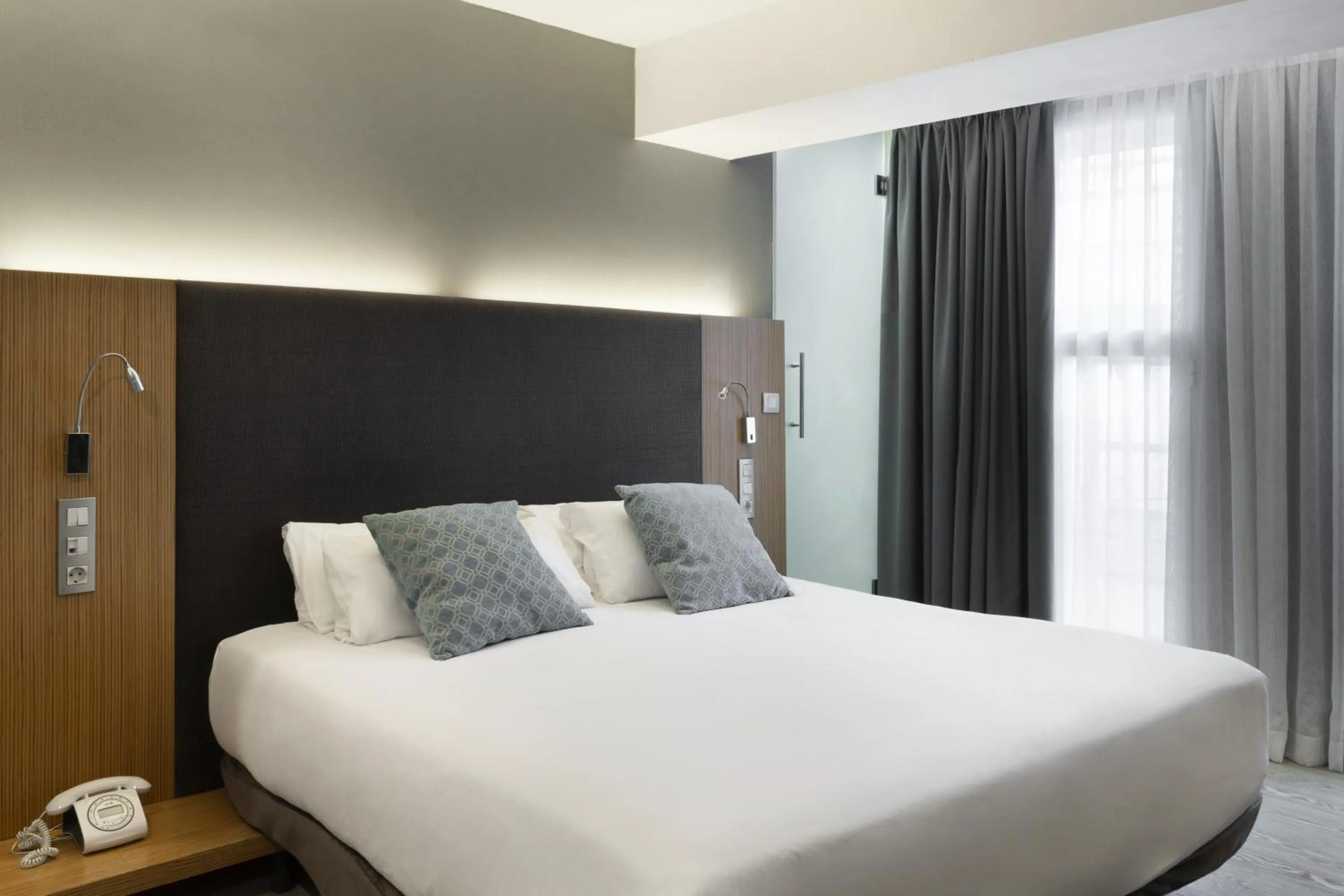 Bedroom, Bed in Petit Palace Alcalá