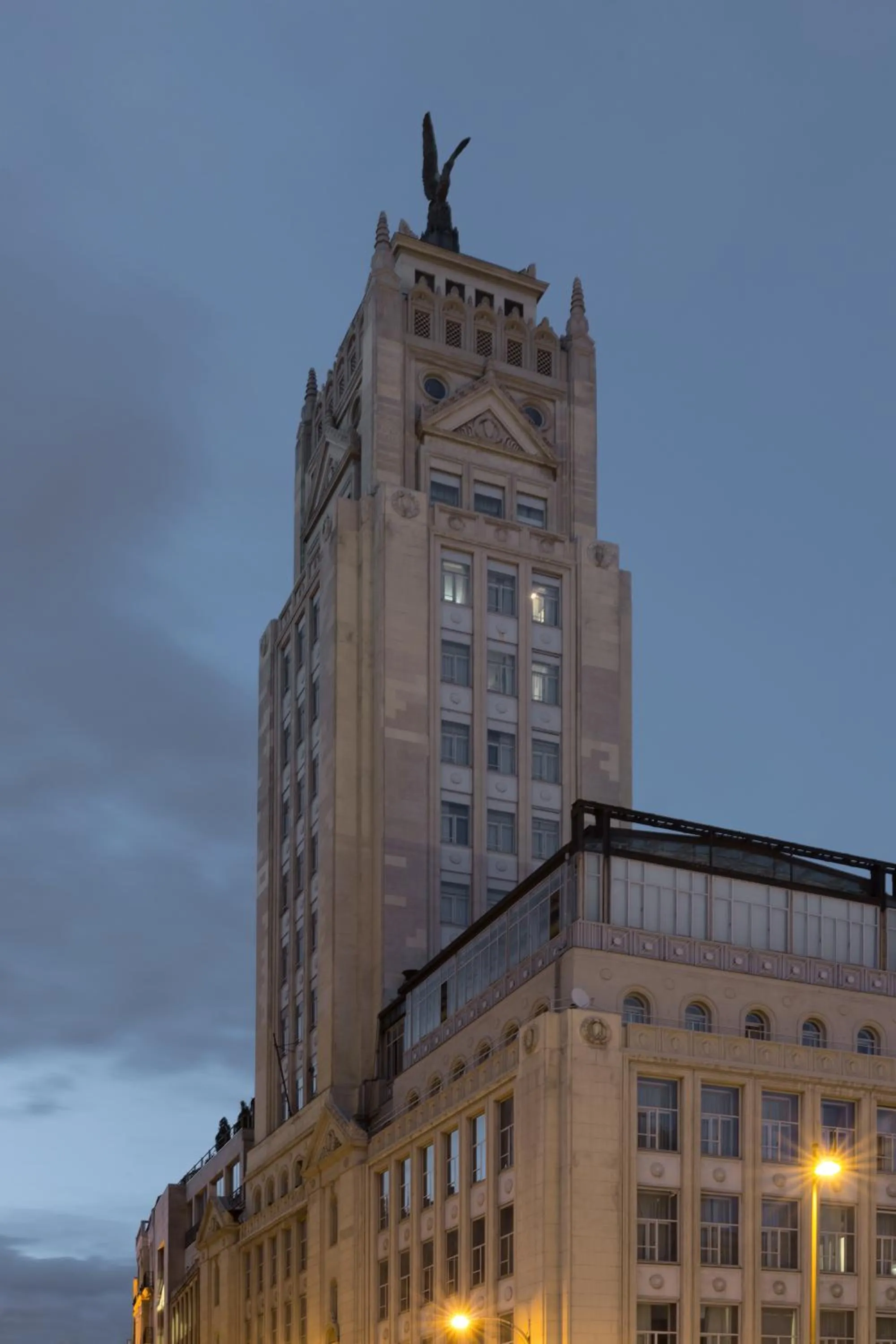 Property building in Petit Palace Alcalá