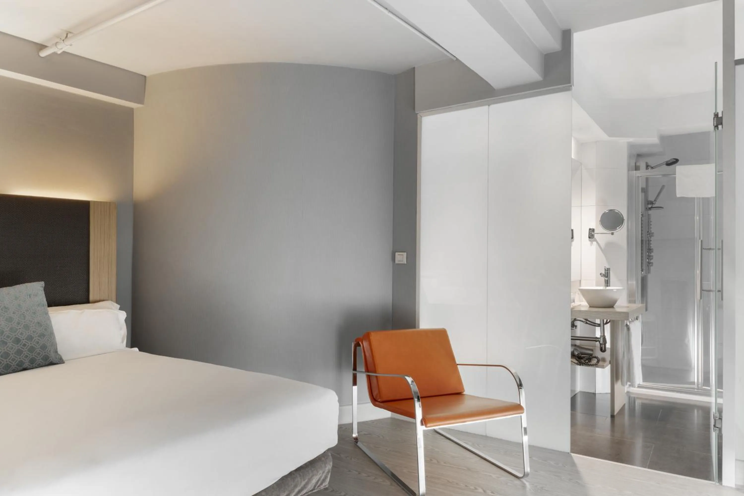 Bedroom, Bed in Petit Palace Alcalá