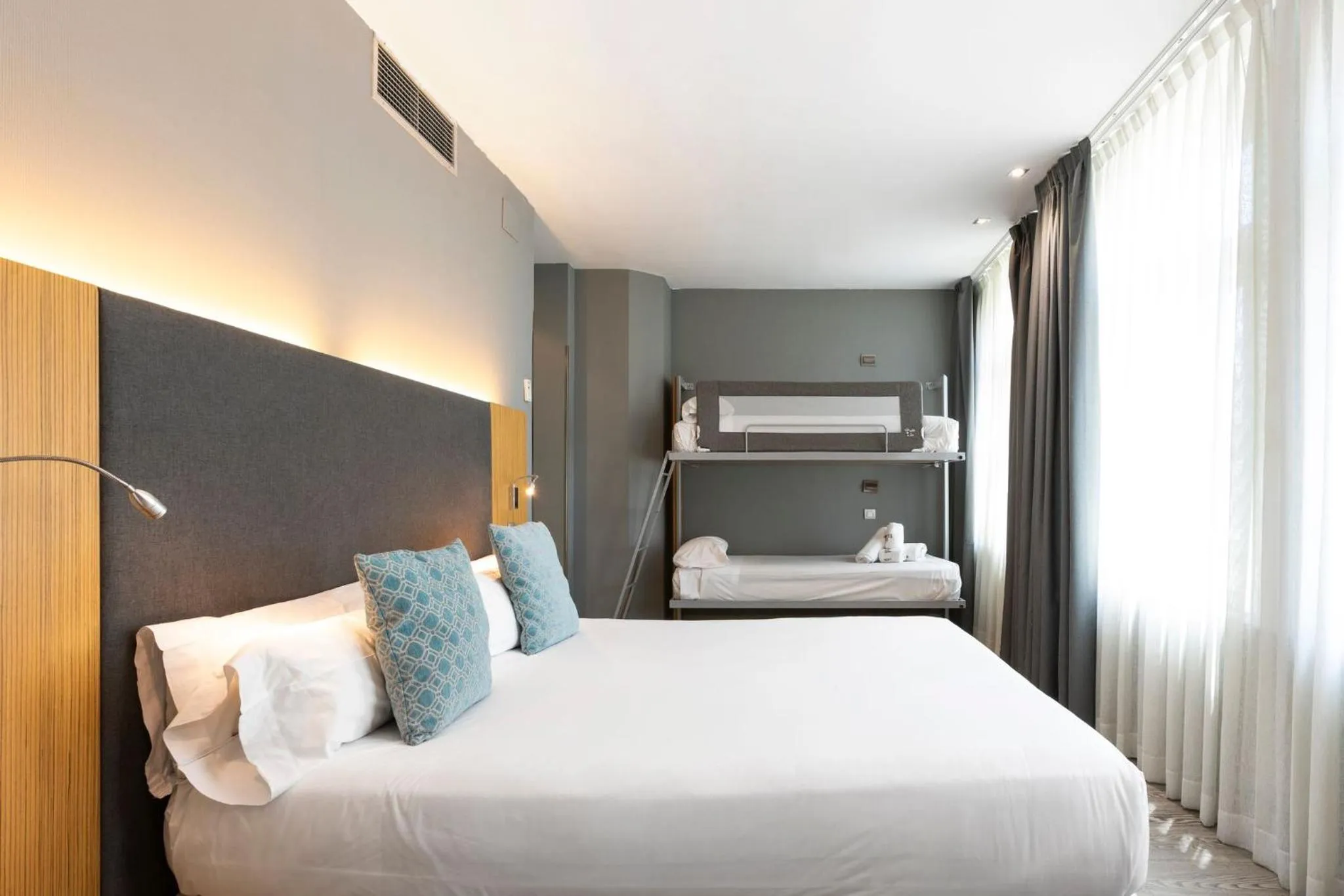 Bed in Petit Palace Alcalá