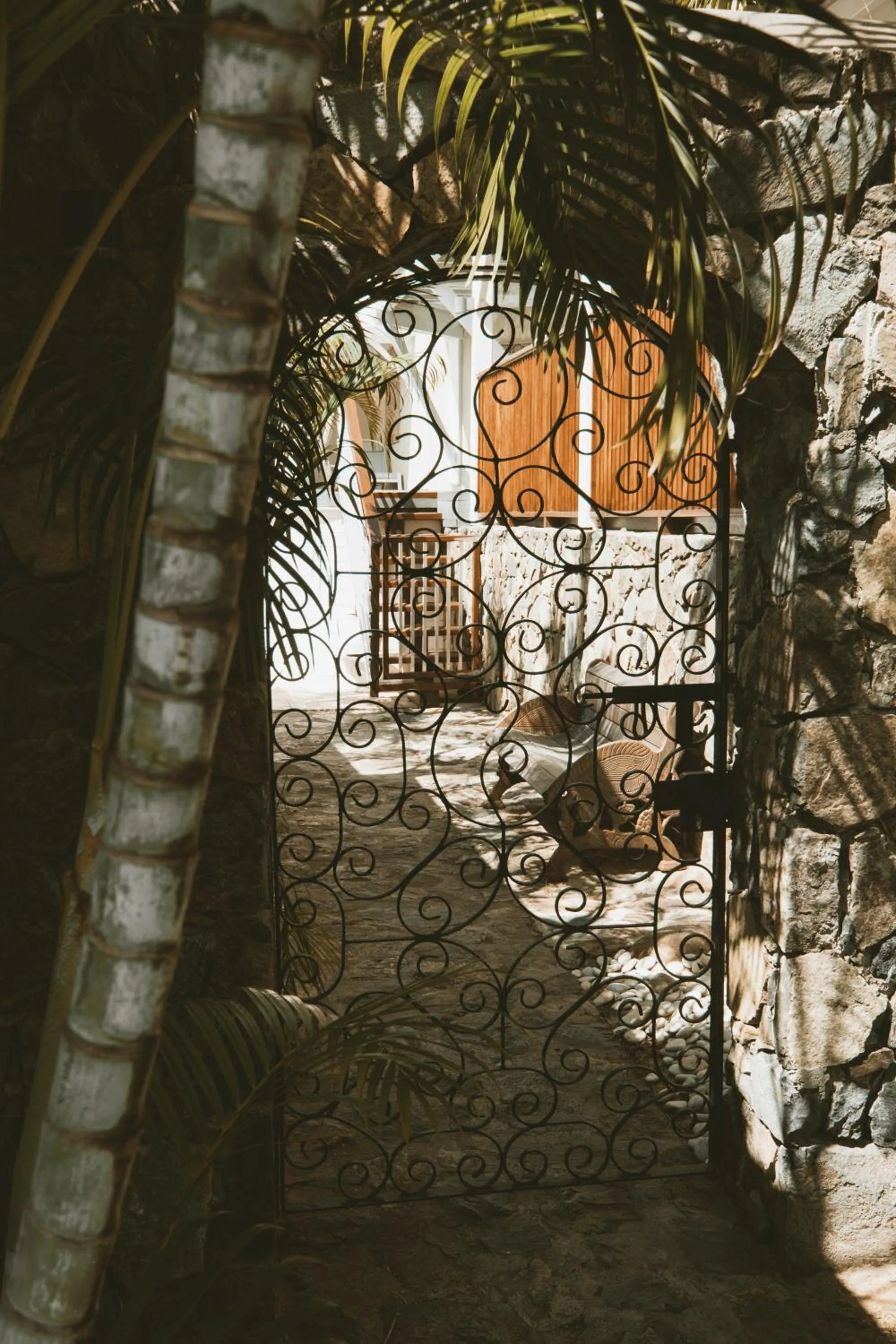 Text overlay in La Villa Hibiscus, Saint Martin