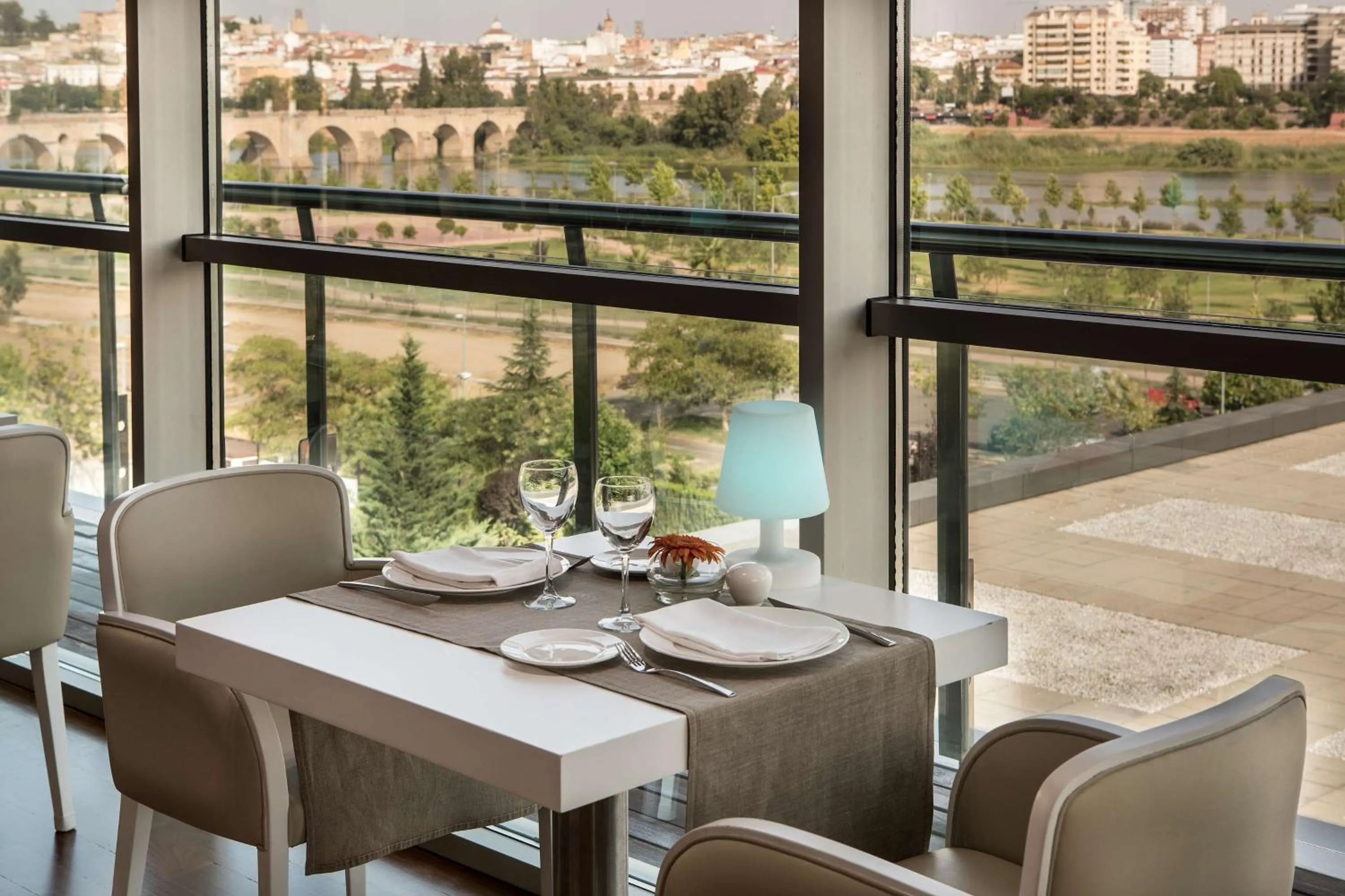 Restaurant/places to eat in NH Gran Hotel Casino de Extremadura