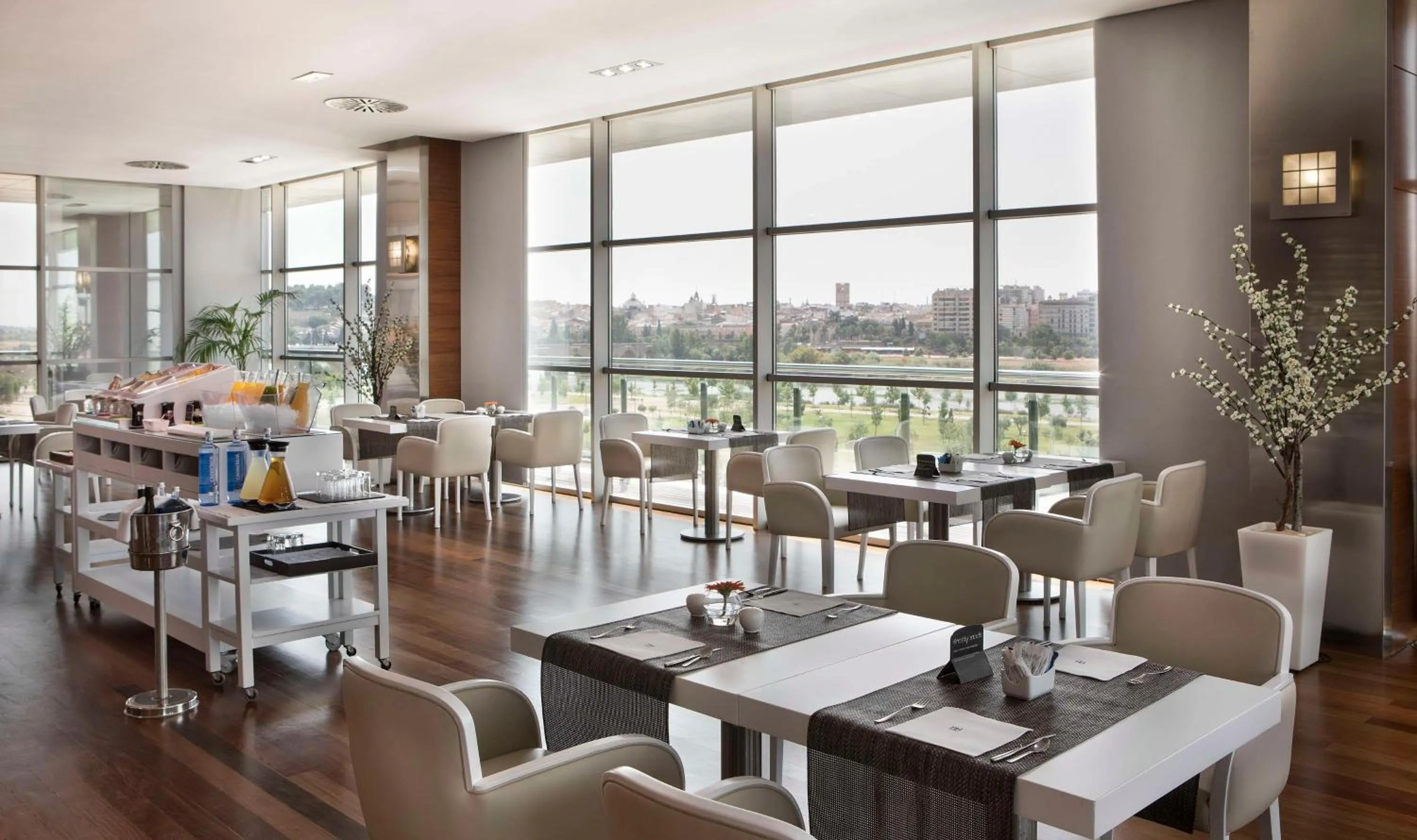 Restaurant/places to eat in NH Gran Hotel Casino de Extremadura