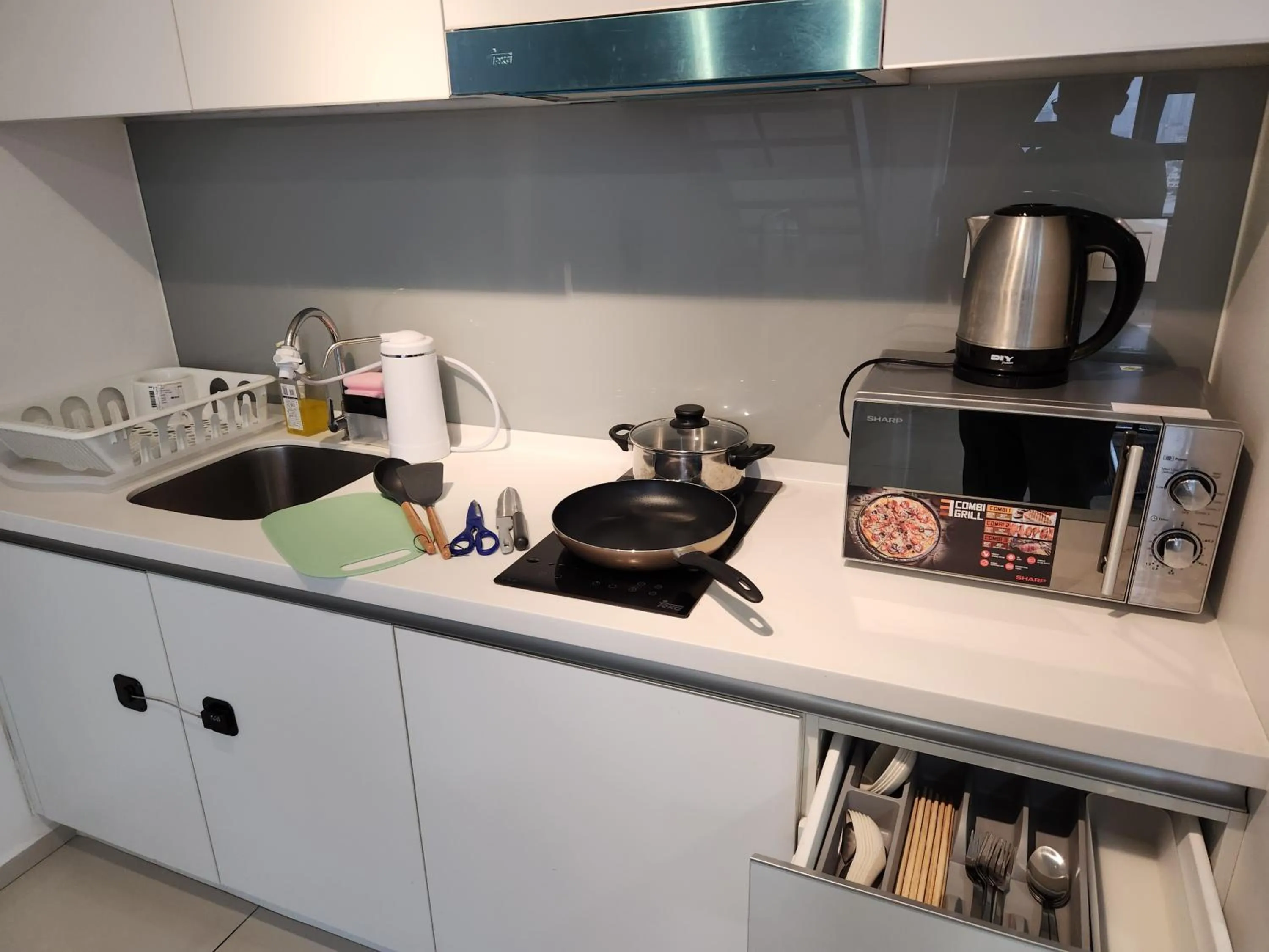 Kitchen or kitchenette in EkoCheras Duplex Suite by Ohana Home