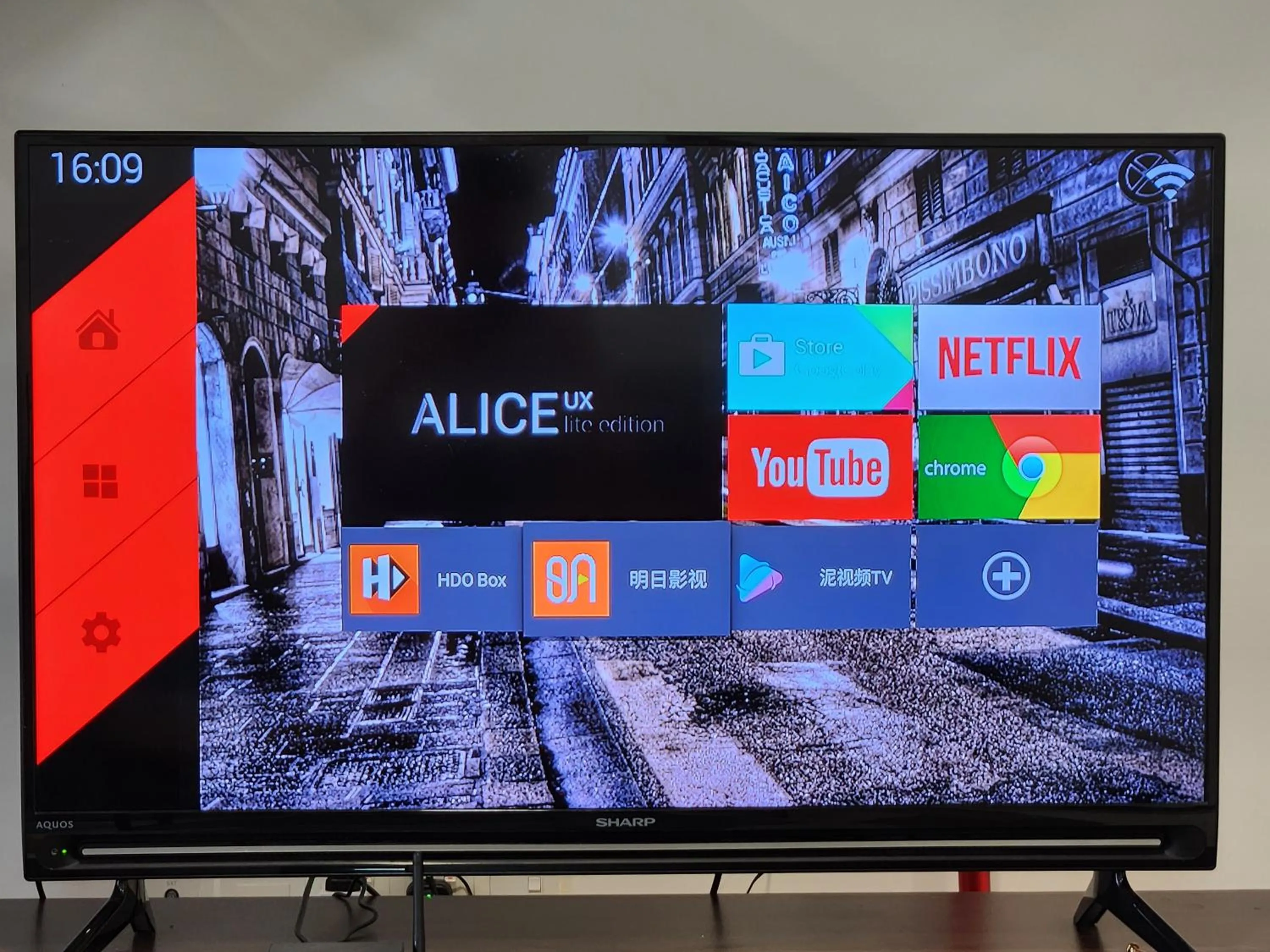 TV and multimedia in EkoCheras Duplex Suite by Ohana Home