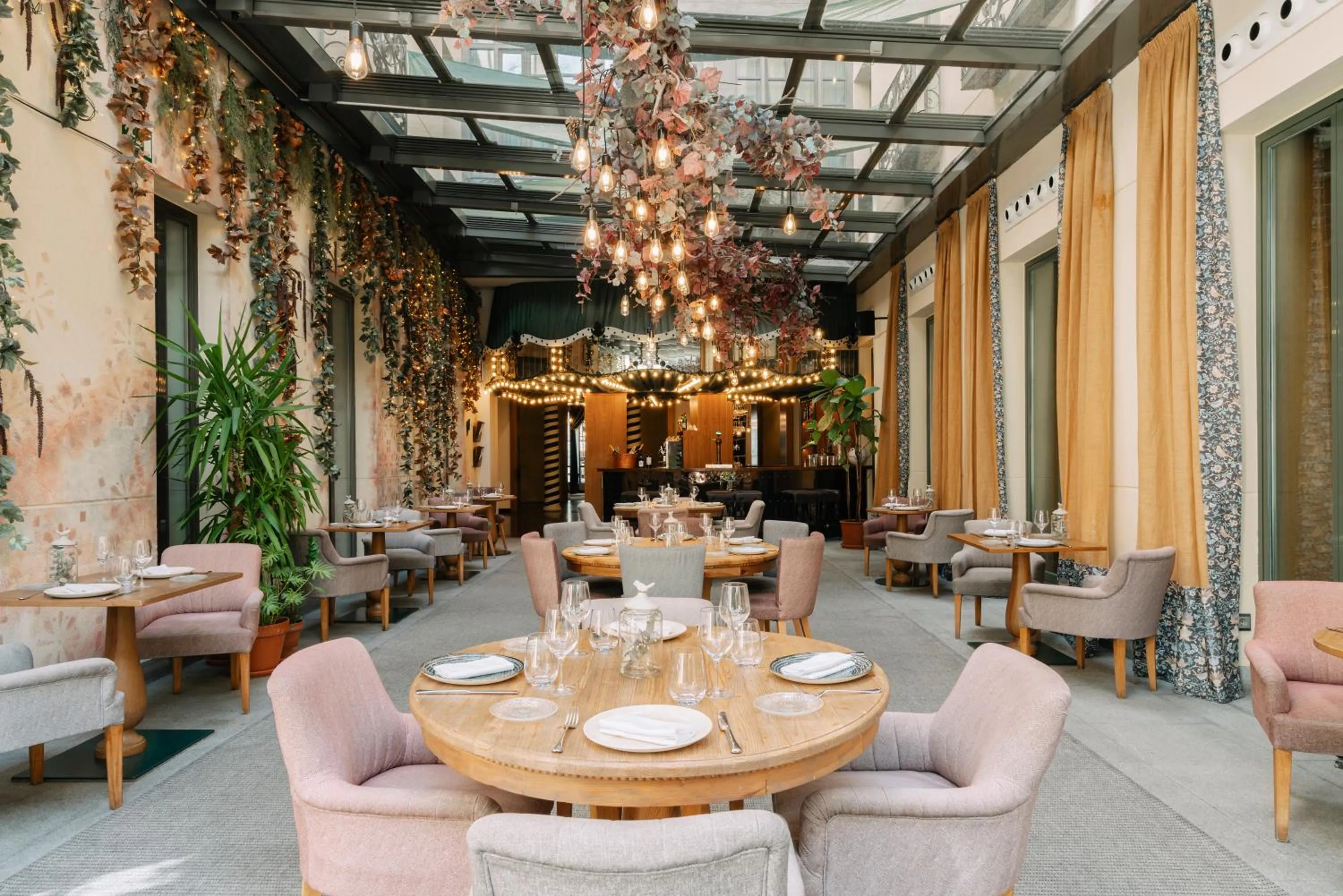 Restaurant/places to eat in Vincci Soho