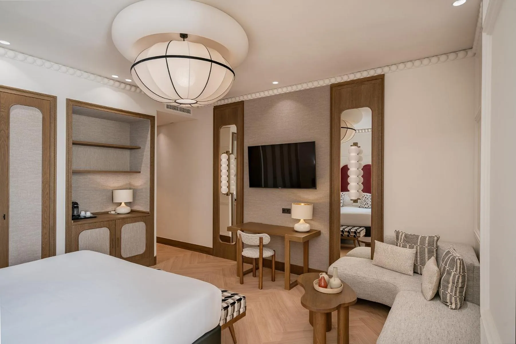 Seating area, Bed in Vincci Soho