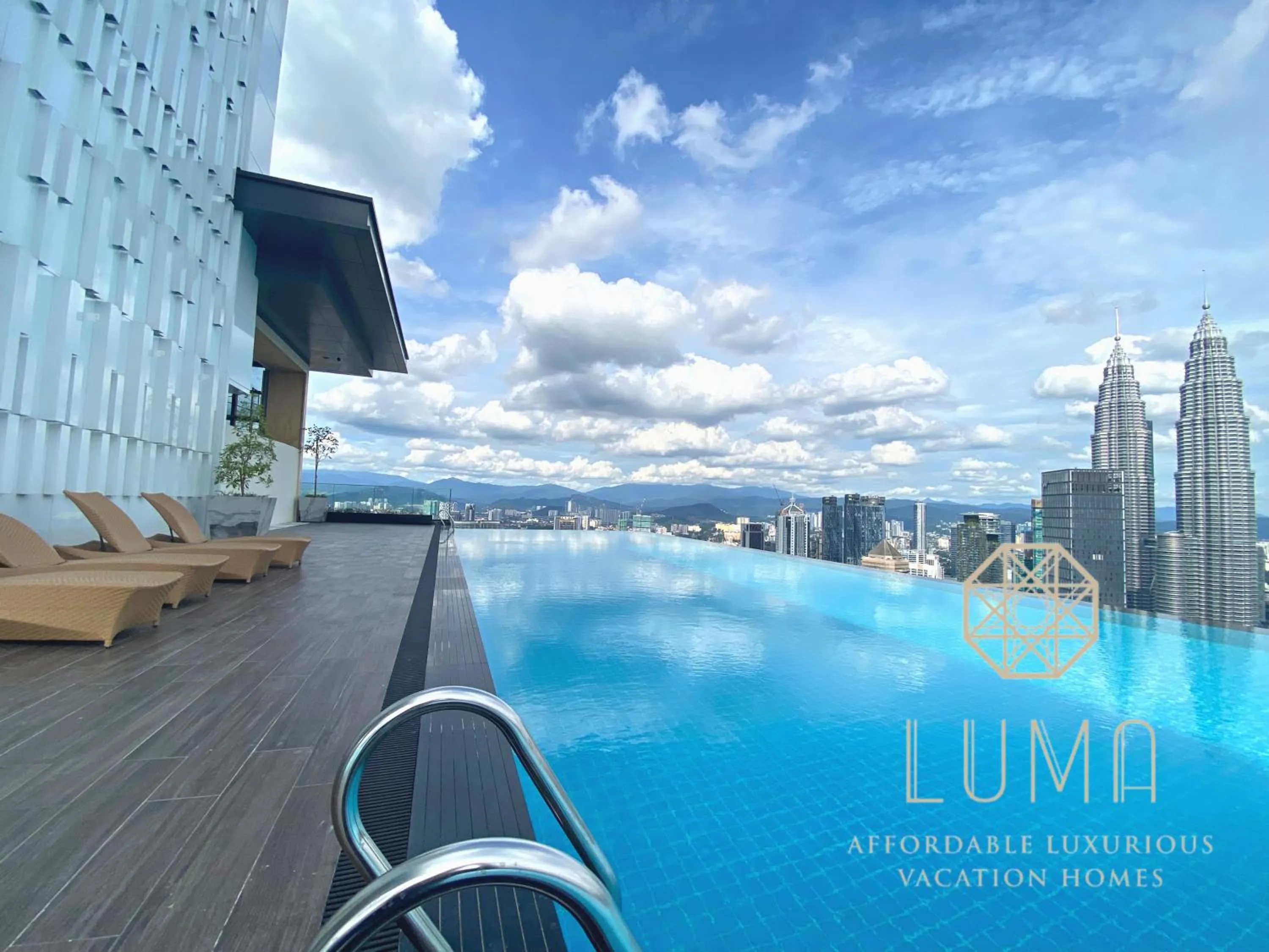 Swimming pool in The Platinum 2 Kuala Lumpur by LUMA