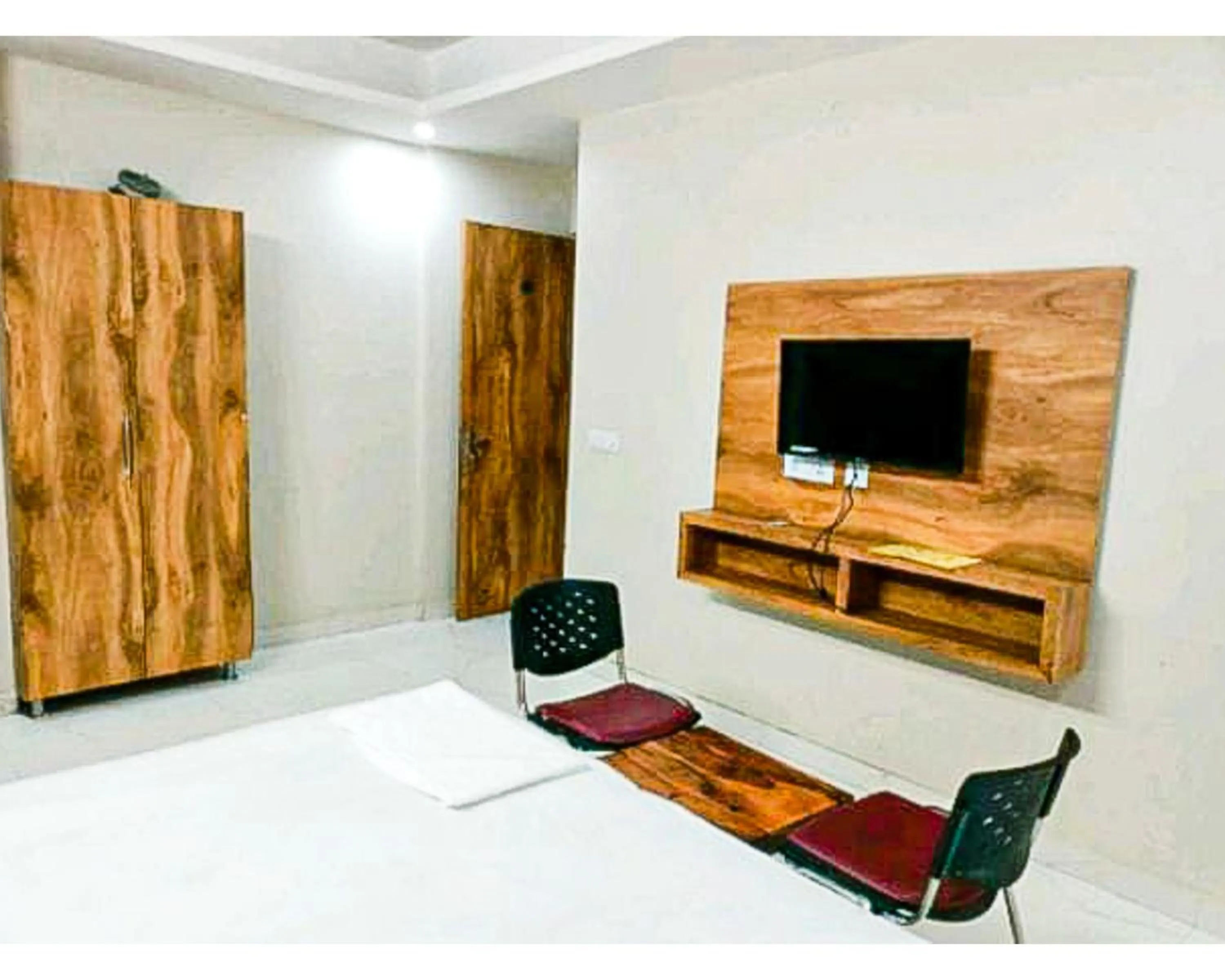 Bed in Hotel Shree Shyam By WB Inn