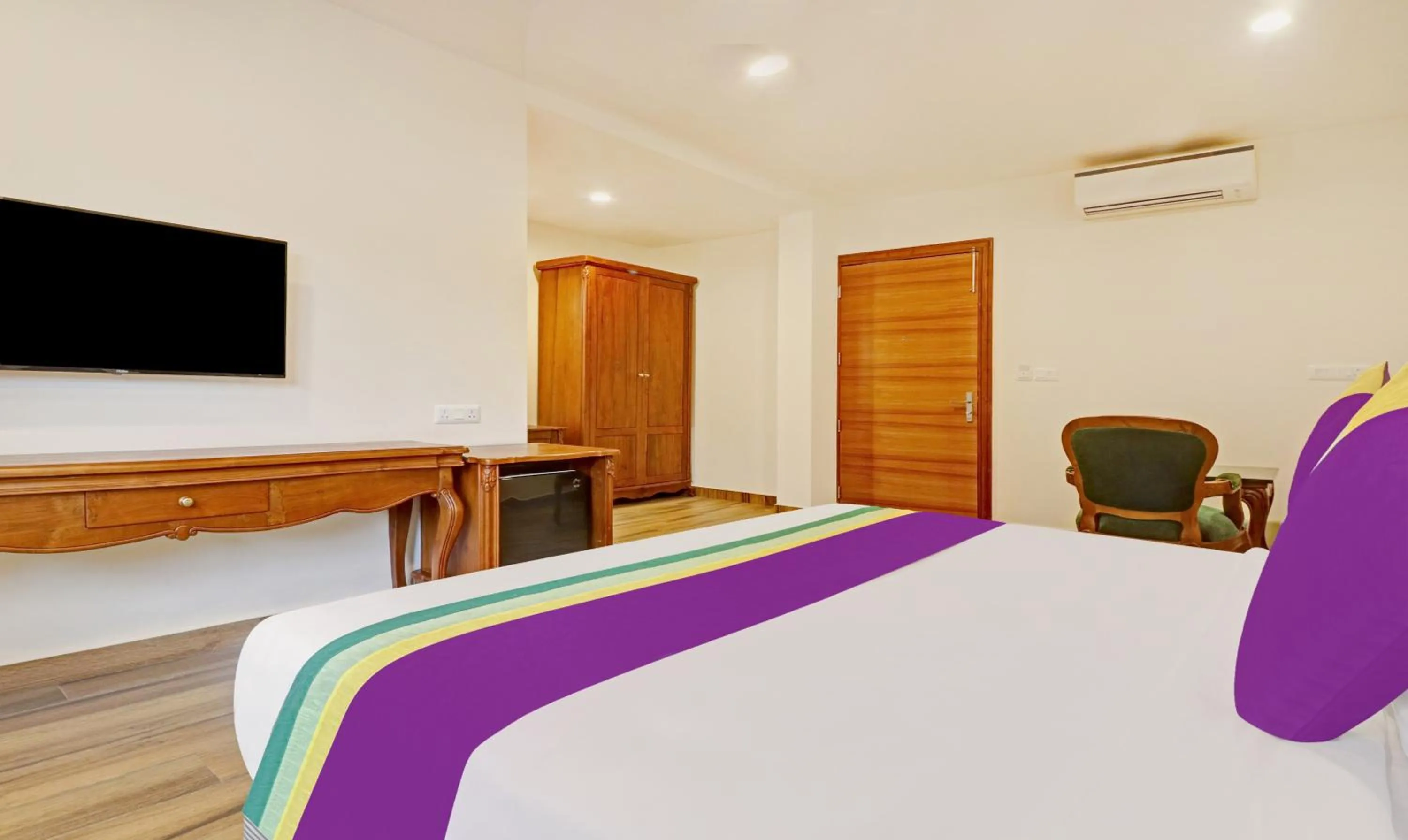 Bedroom, Bed in Treebo Premium Vahada 7 Minutes Drive From Ambalapuzha Sree Krishna Swamy Temple
