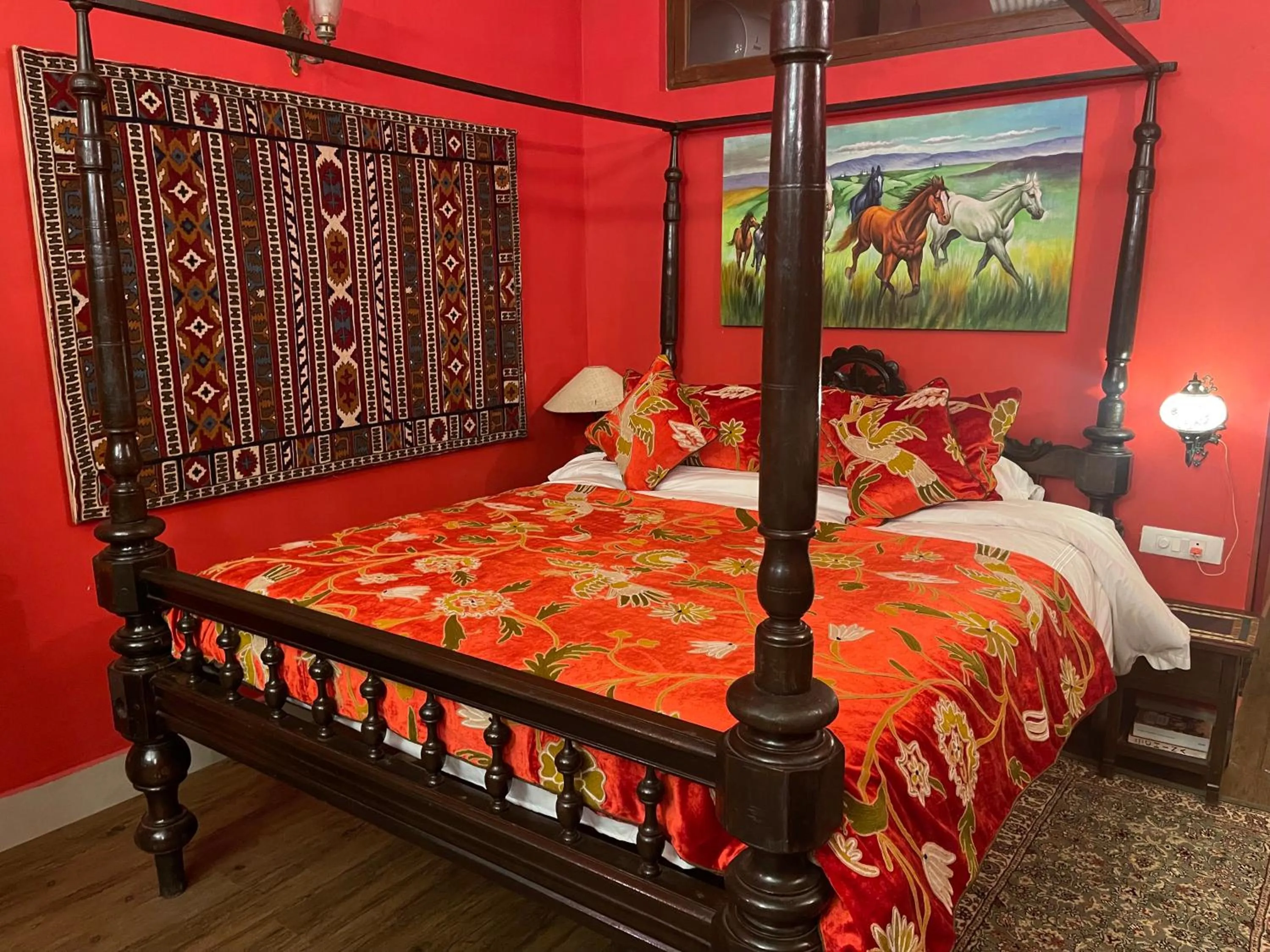 Bed in Habba Kadal Kashmiri Heritage Hotel & Hub