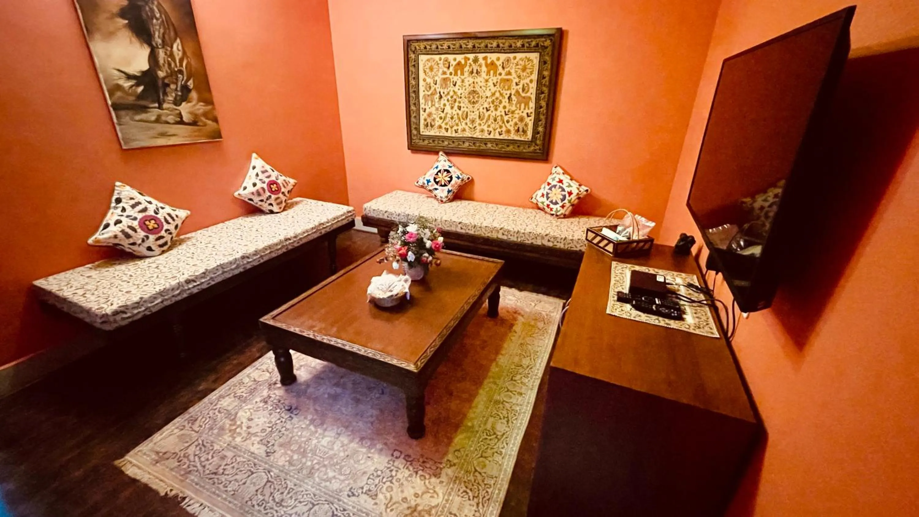 Seating area, Bed in Habba Kadal Kashmiri Heritage Hotel & Hub