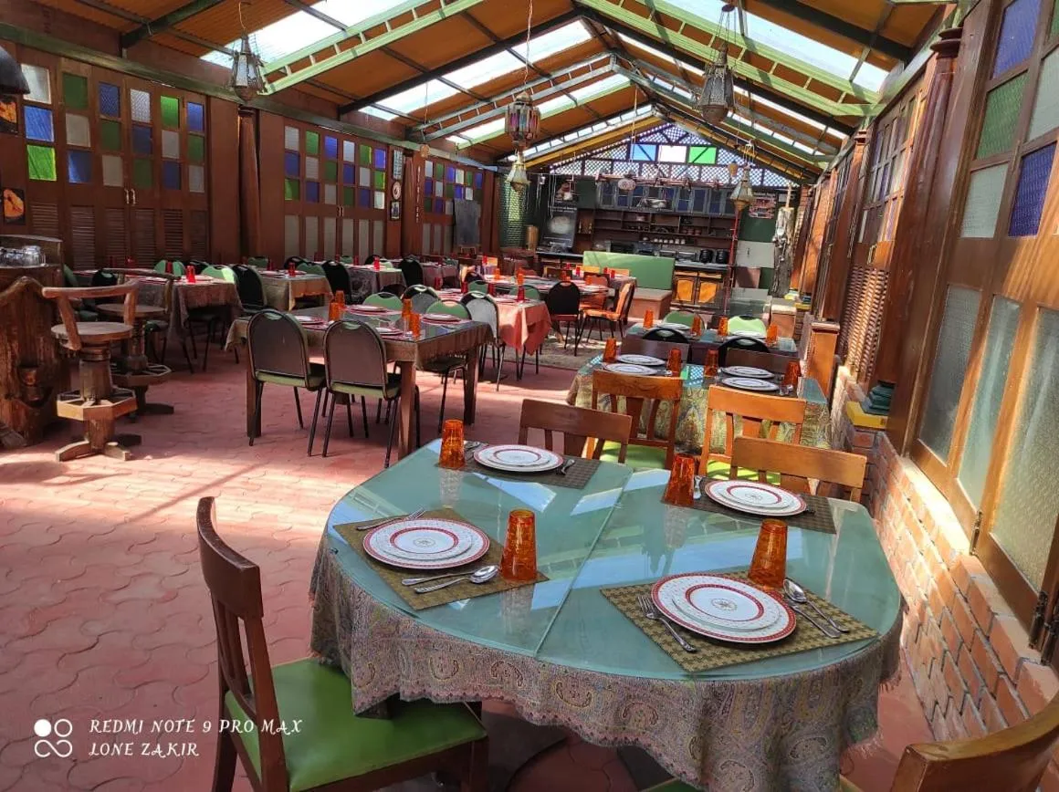 Restaurant/places to eat in Habba Kadal Kashmiri Heritage Hotel & Hub