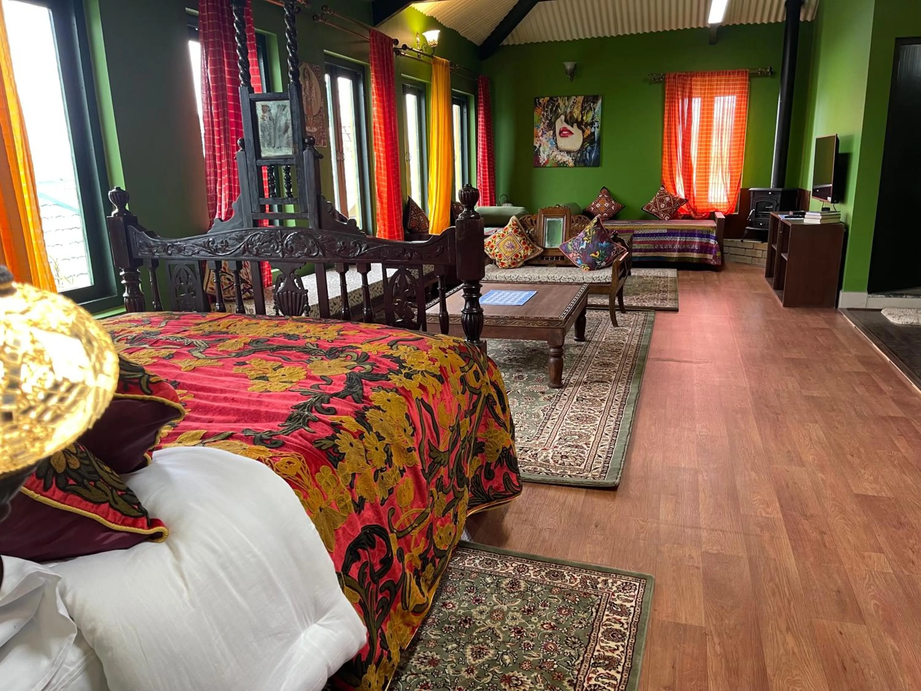 TV and multimedia, Bed in Habba Kadal Kashmiri Heritage Hotel & Hub