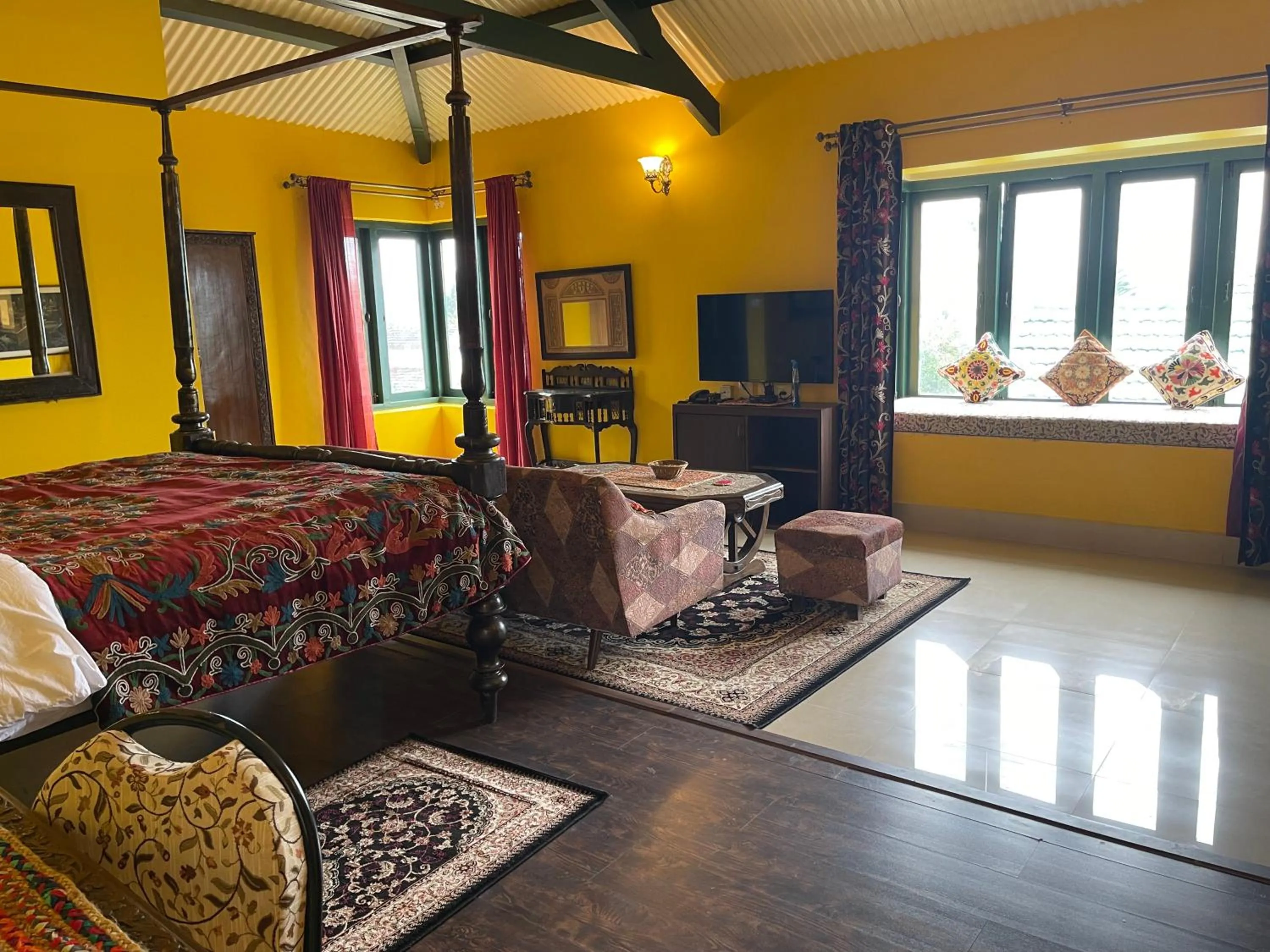 Mountain view in Habba Kadal Kashmiri Heritage Hotel & Hub