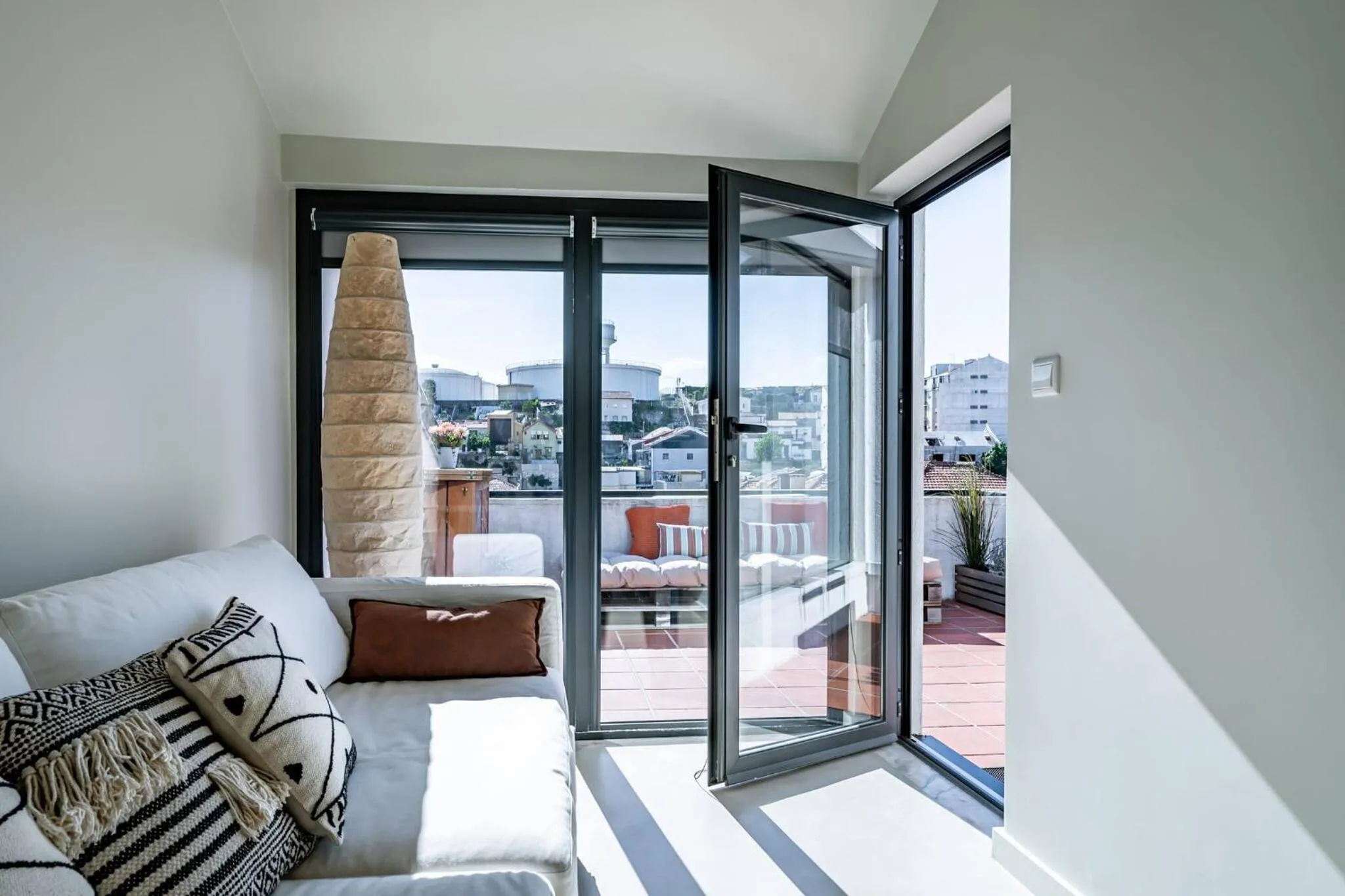 Communal lounge/ TV room in Downtown Private Rooftop Experience