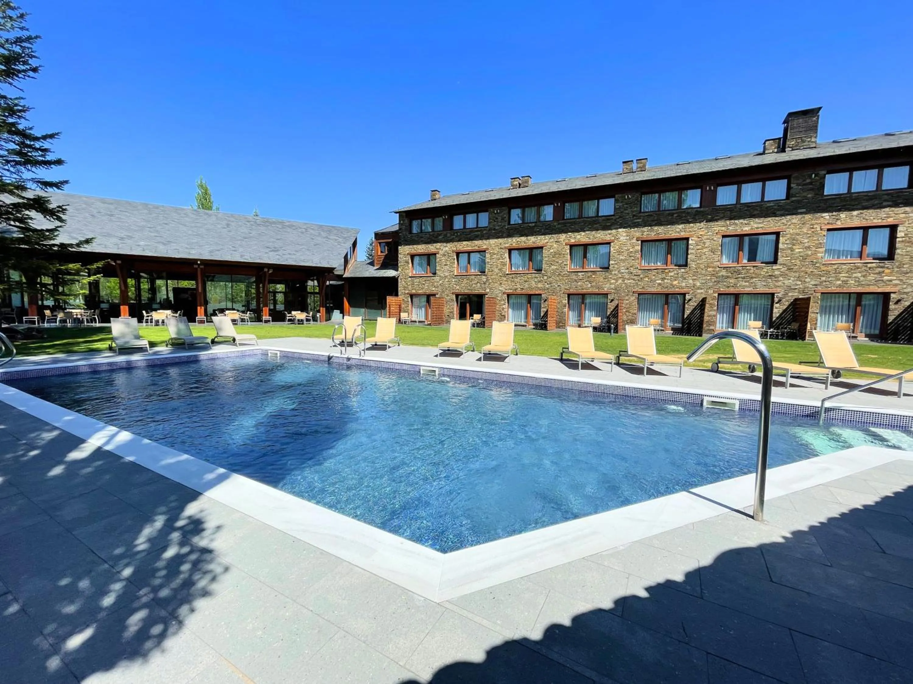 Property building in Hotel Fontanals Golf