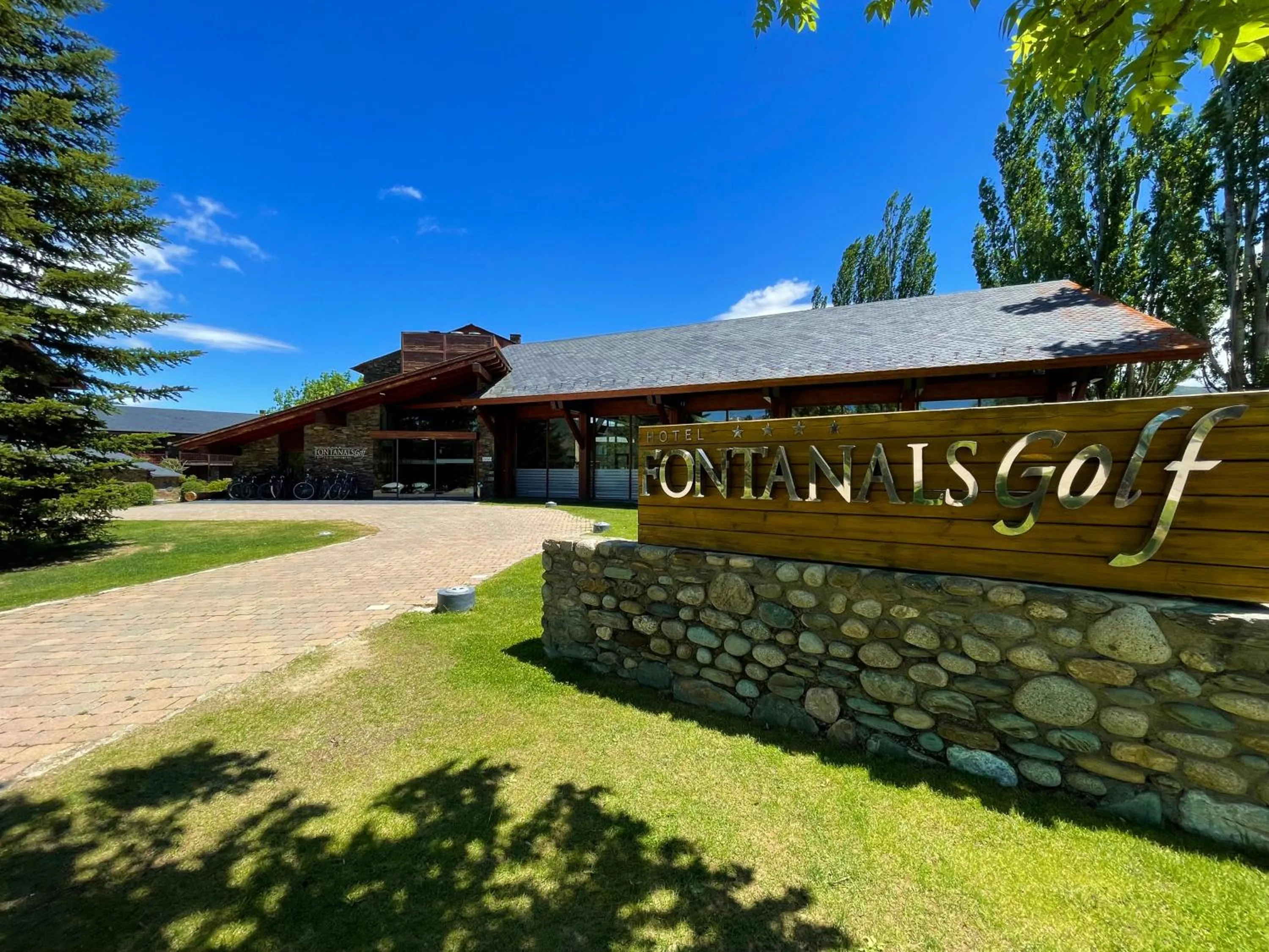 Property building in Hotel Fontanals Golf