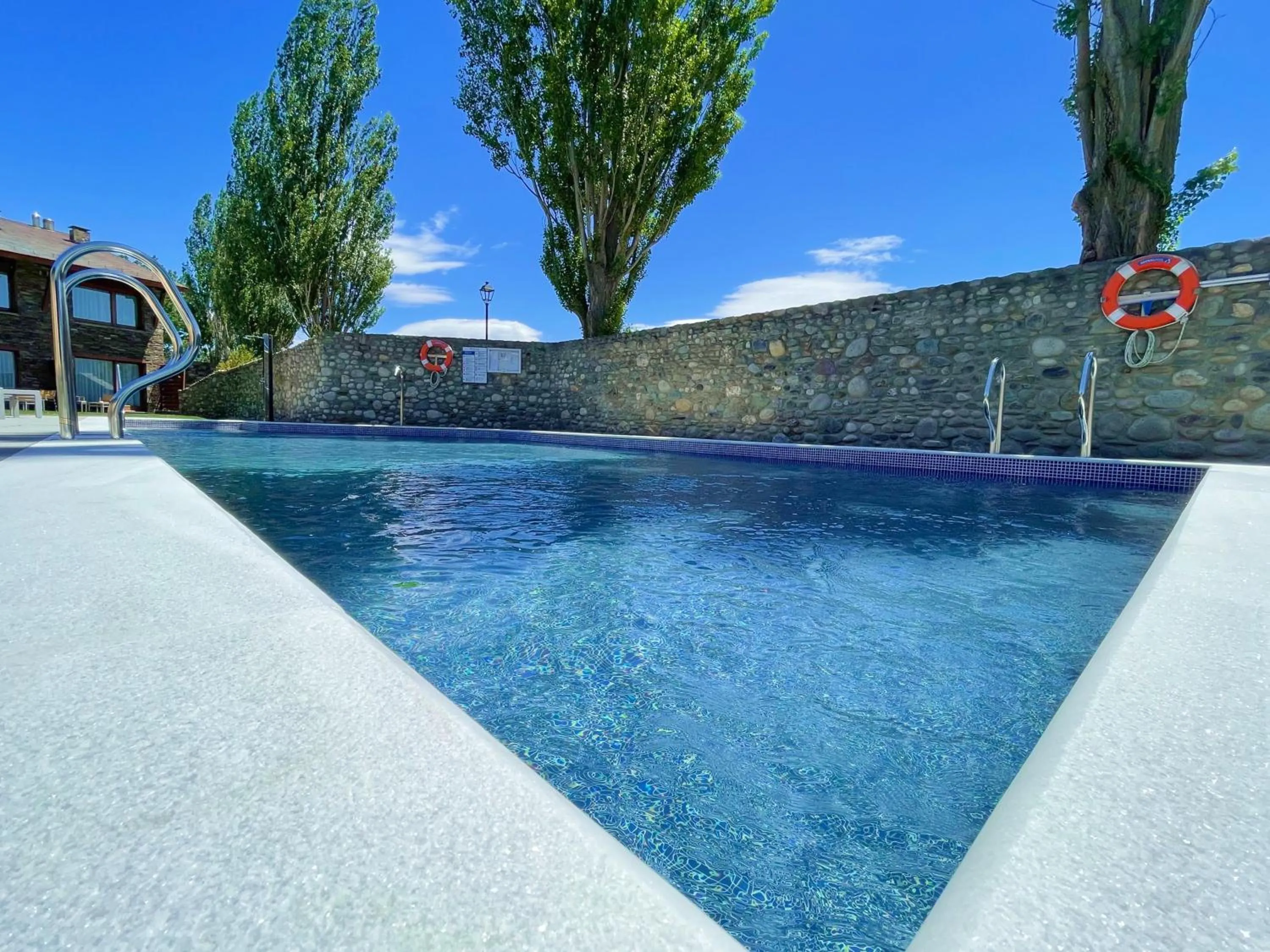 Swimming pool in Hotel Fontanals Golf