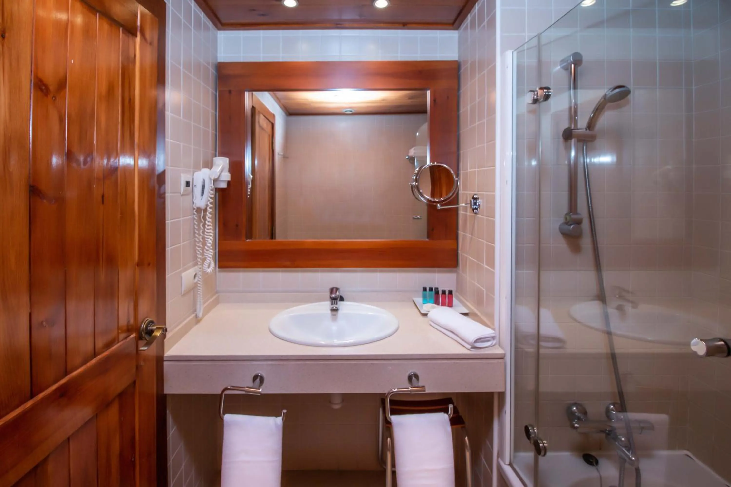 Bathroom in Hotel Fontanals Golf