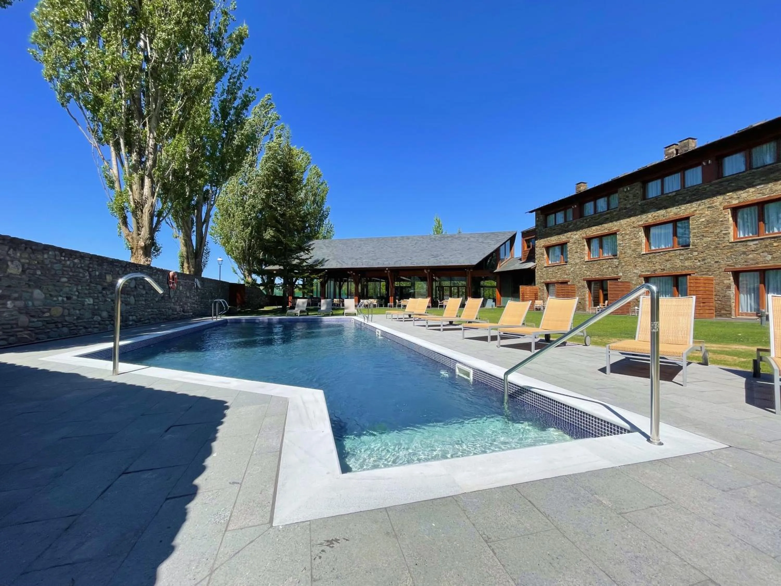 Property building in Hotel Fontanals Golf