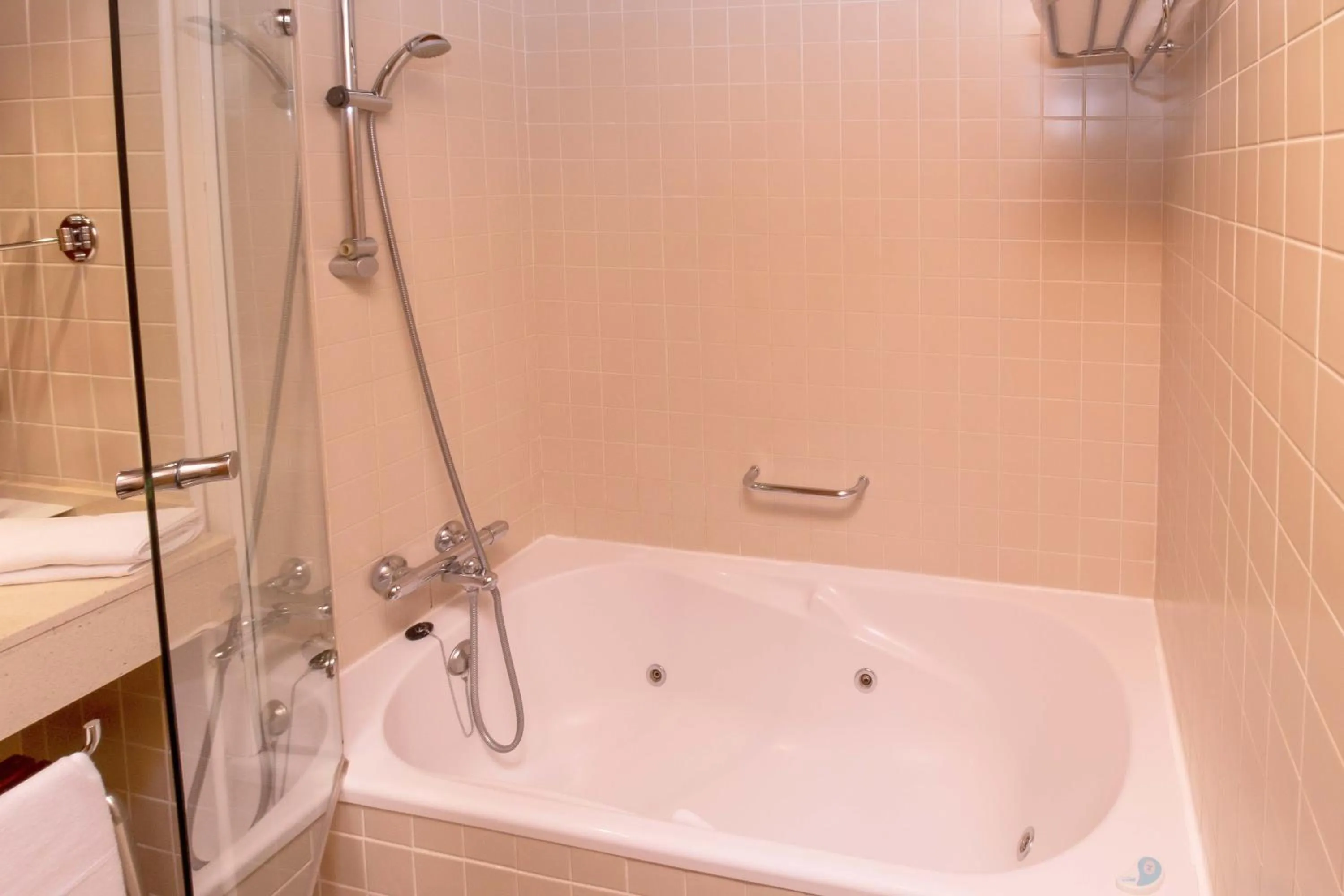 Hot Tub in Hotel Fontanals Golf