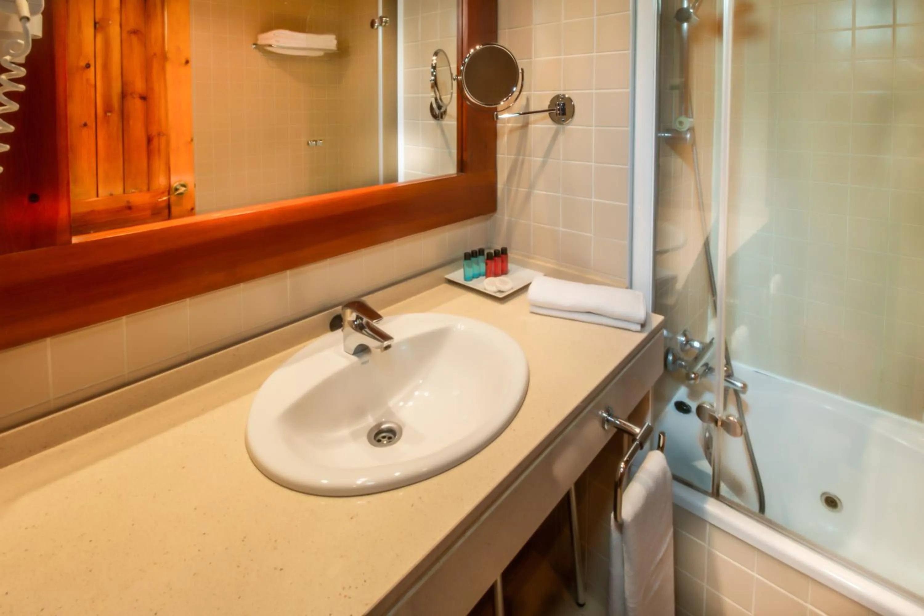 Bathroom in Hotel Fontanals Golf