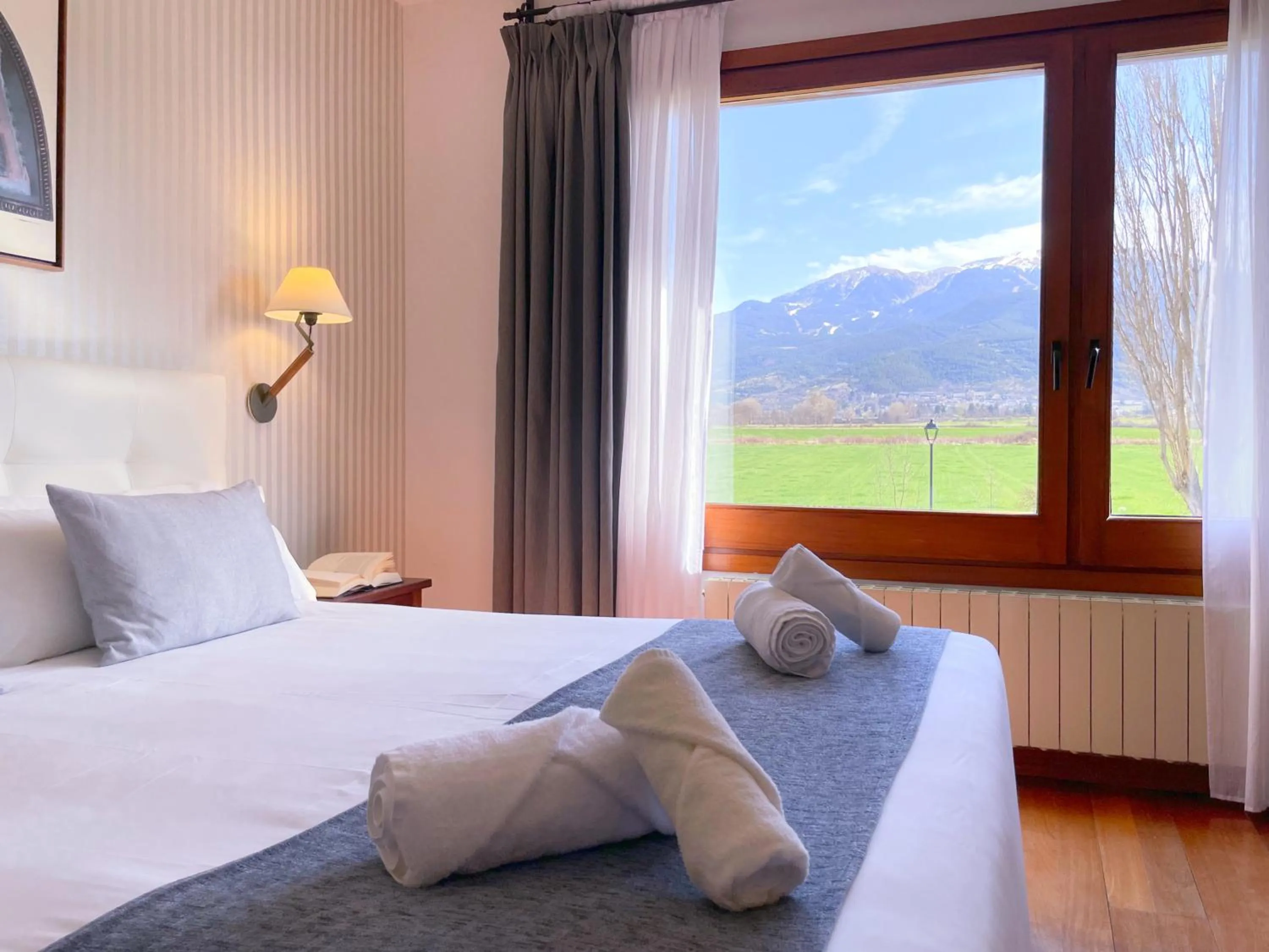 Mountain view, Bed in Hotel Fontanals Golf
