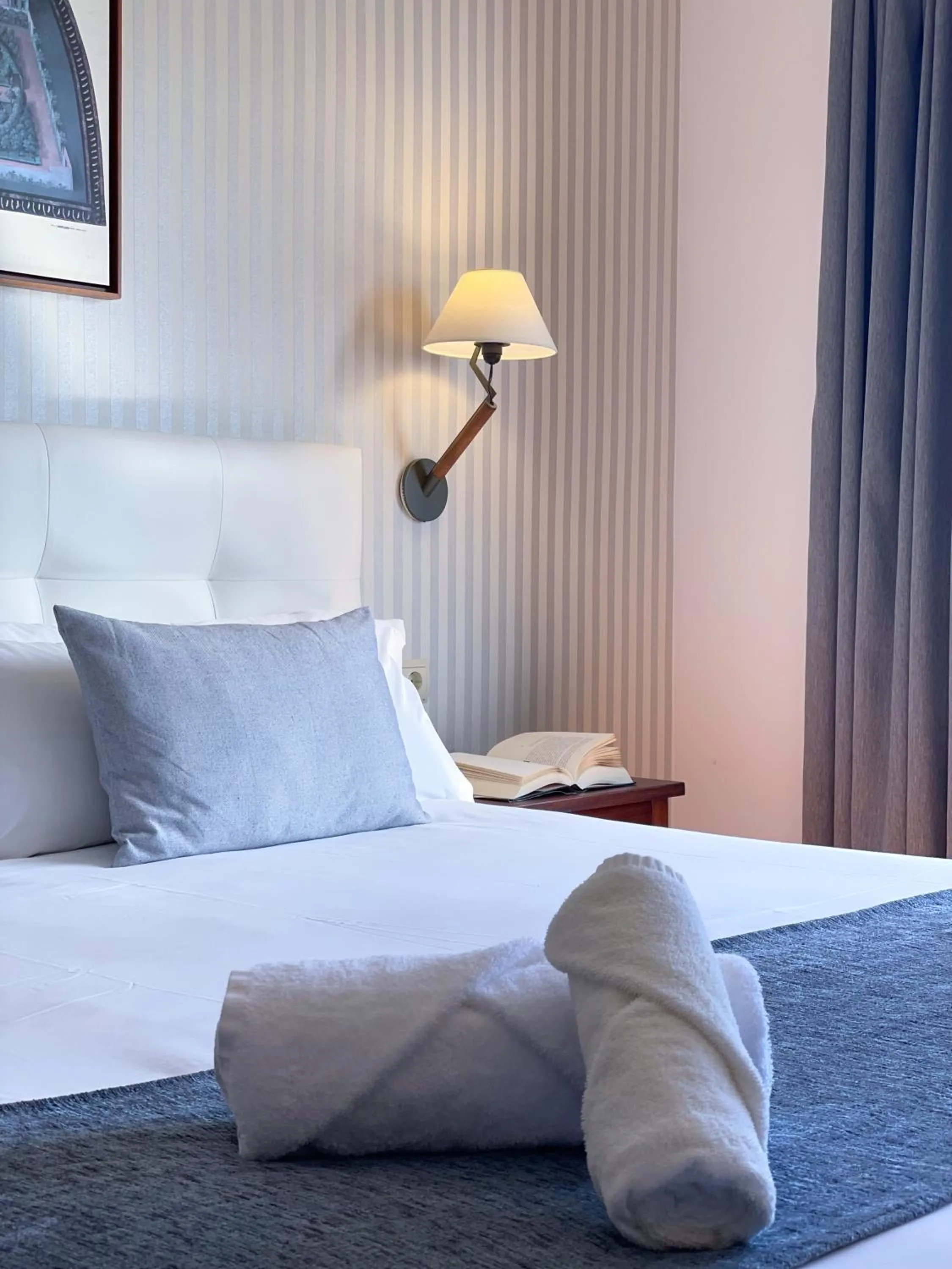 Bedroom, Bed in Hotel Fontanals Golf