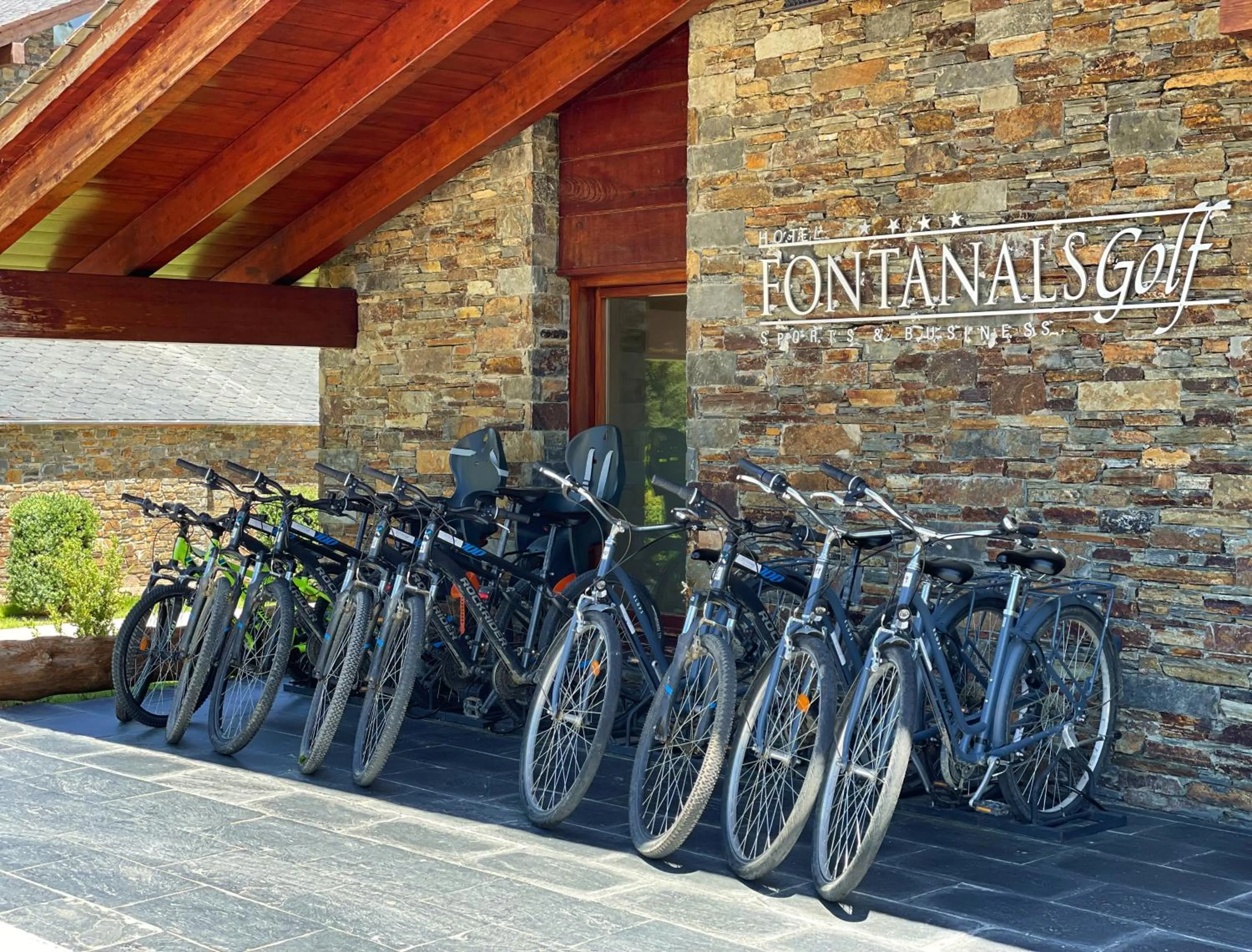 Facade/entrance in Hotel Fontanals Golf