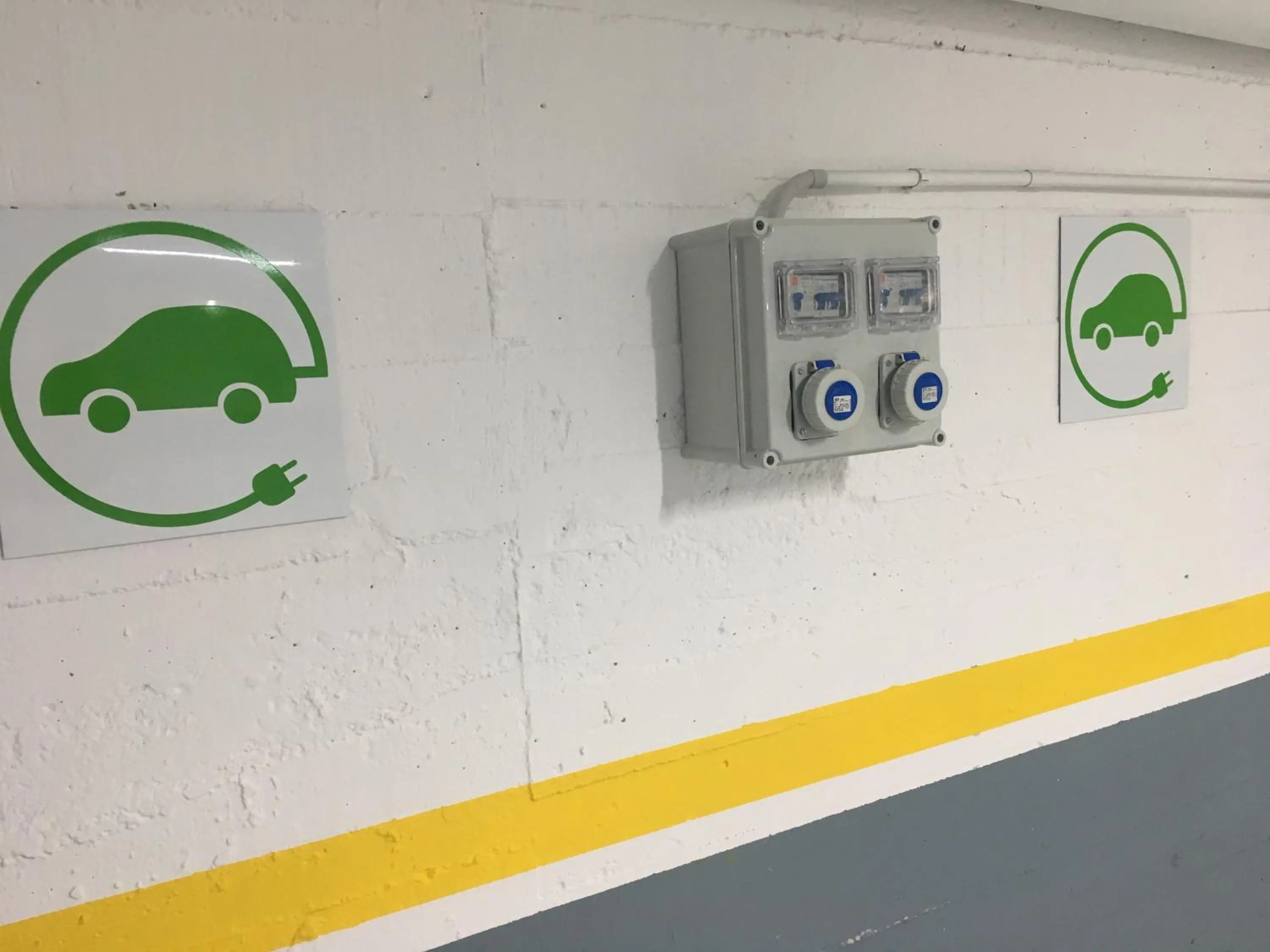 Parking in Las Rocas Playa Hotel