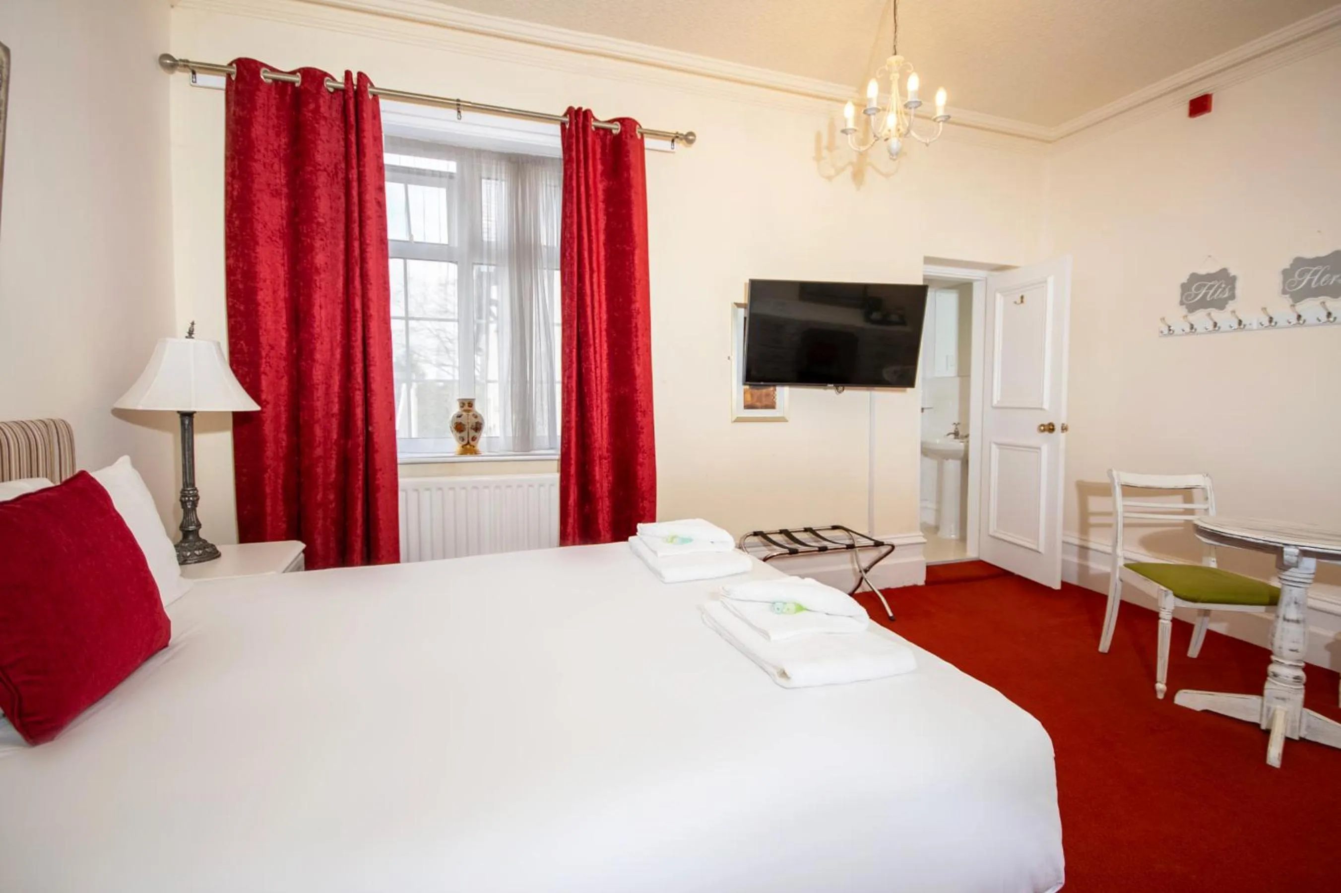 TV and multimedia, Bed in Northop Hall Country House Hotel