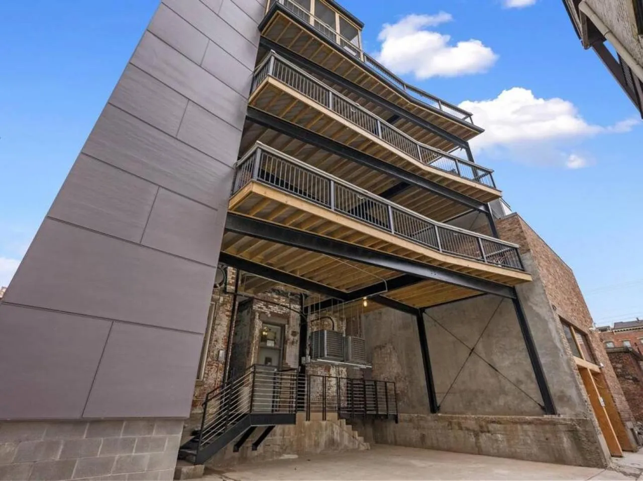 Facade/entrance in Luxury 4-Bedroom Retreat in the Heart of Over the Rhine