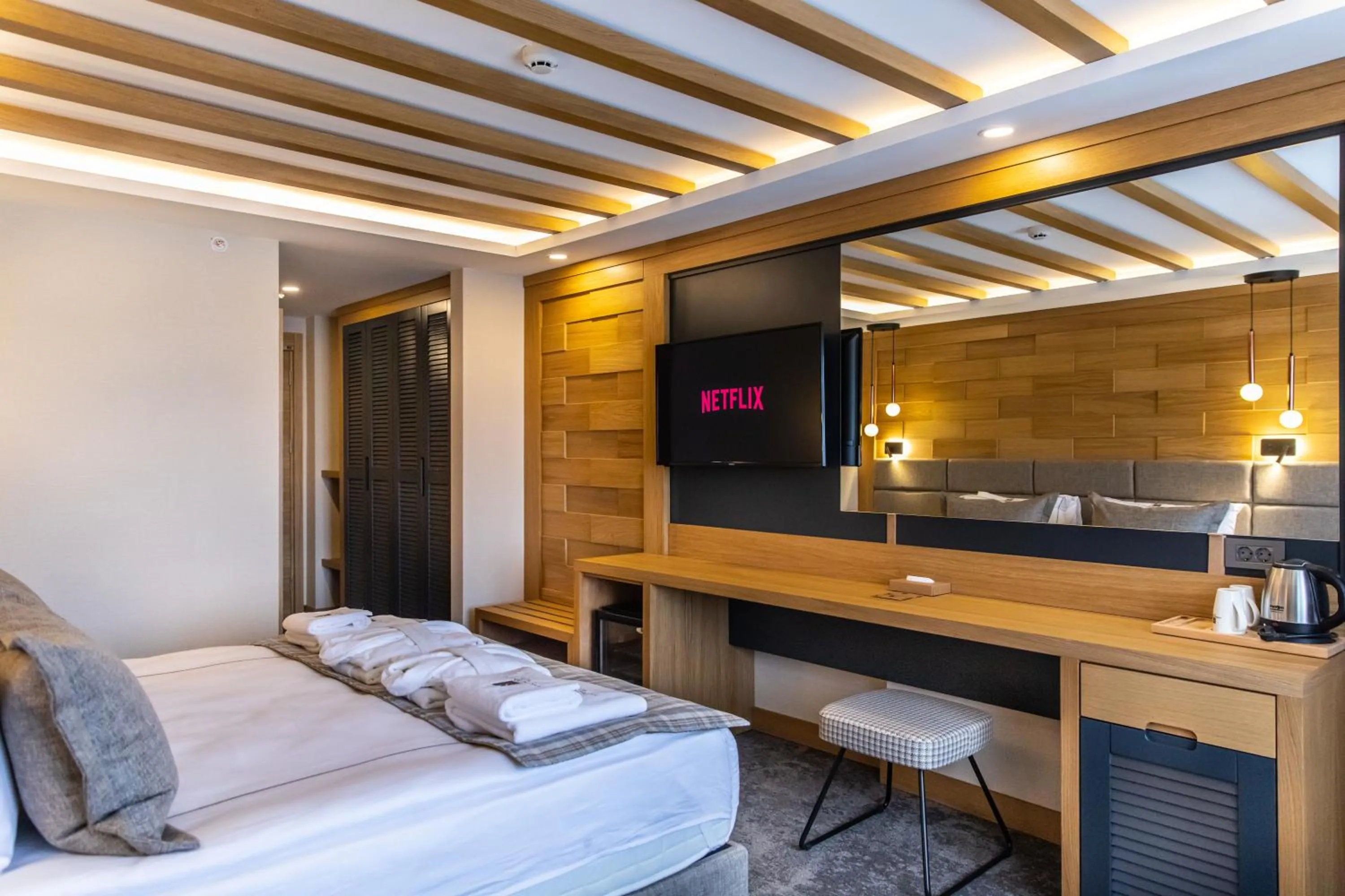 Photo of the whole room, Bed in SARPİNO MOUNTAİN HOTEL