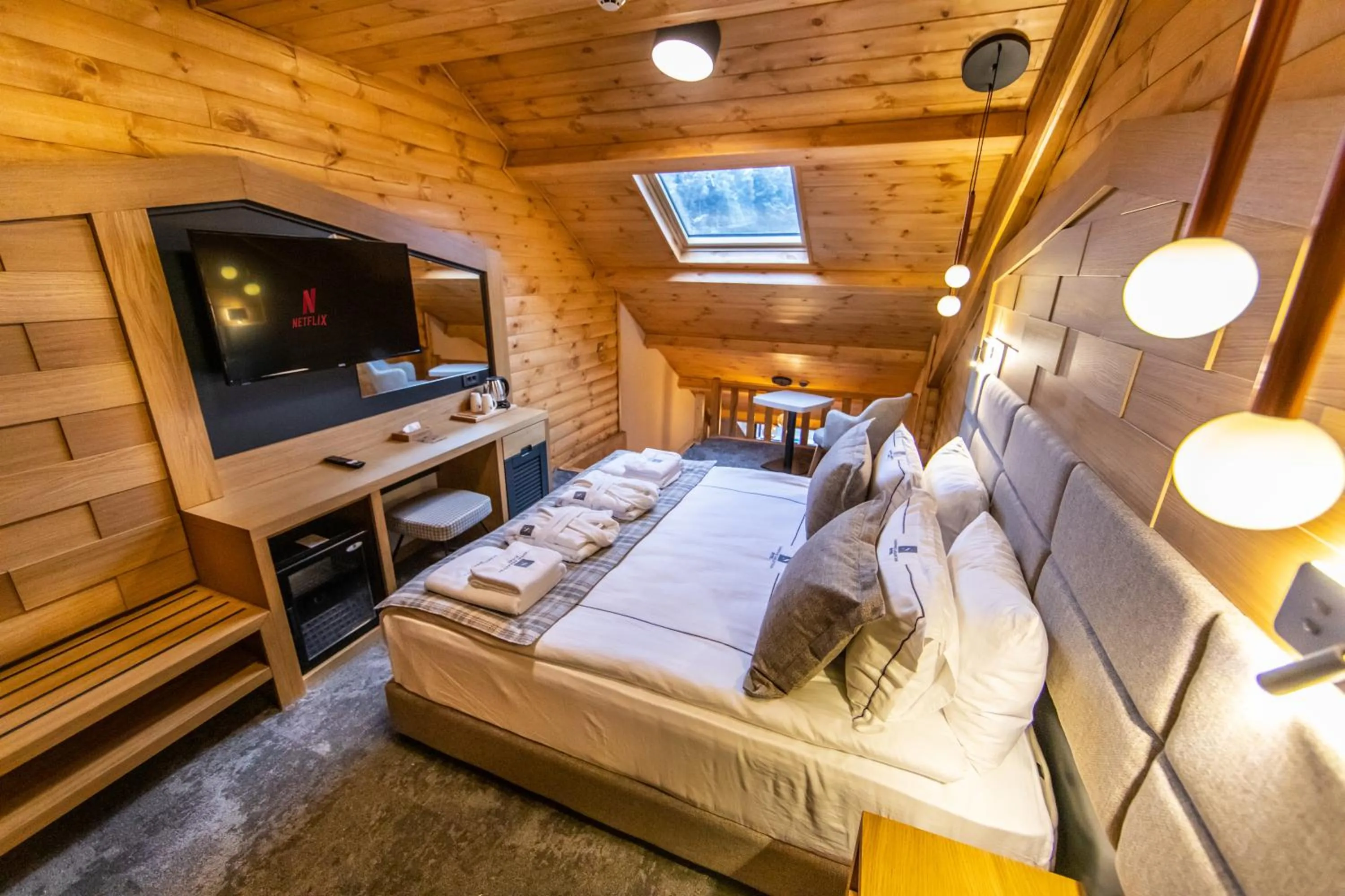 TV and multimedia, Bed in SARPİNO MOUNTAİN HOTEL