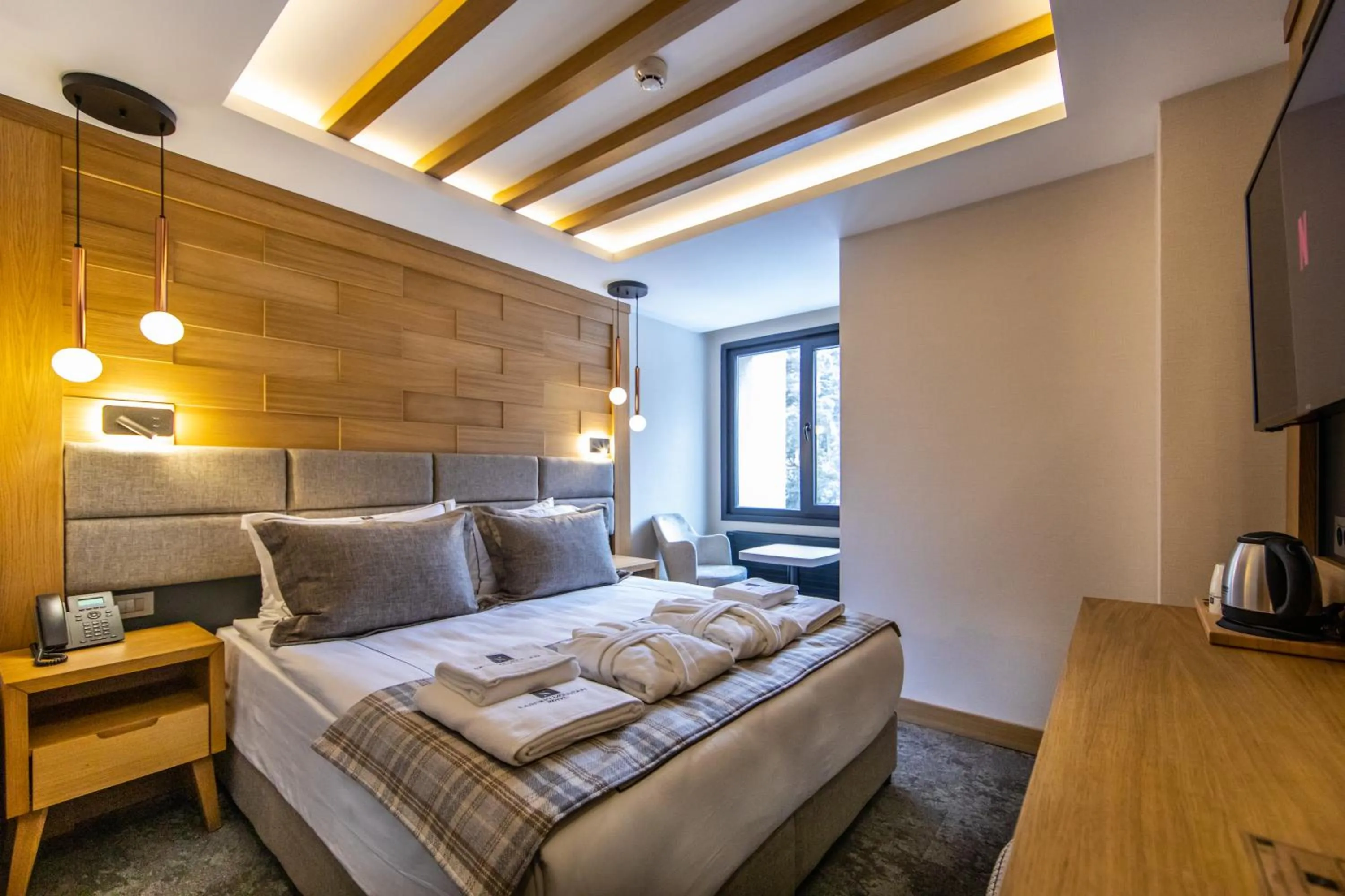 TV and multimedia, Bed in SARPİNO MOUNTAİN HOTEL