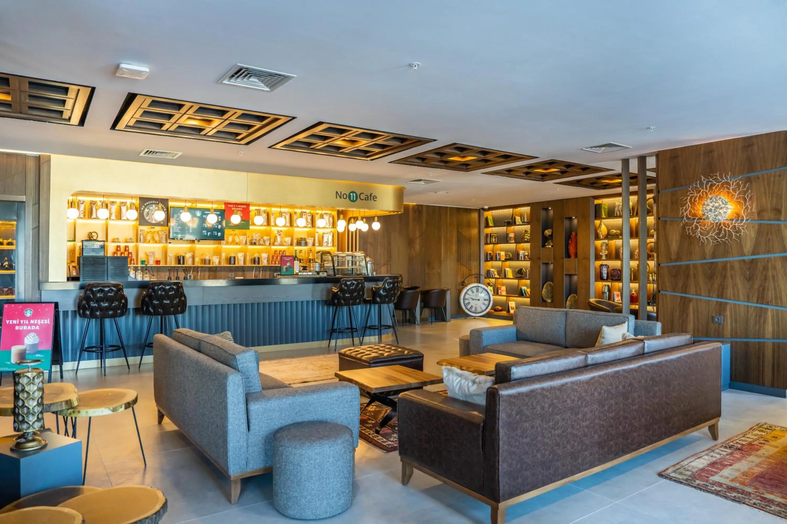 Communal lounge/ TV room in SARPİNO MOUNTAİN HOTEL