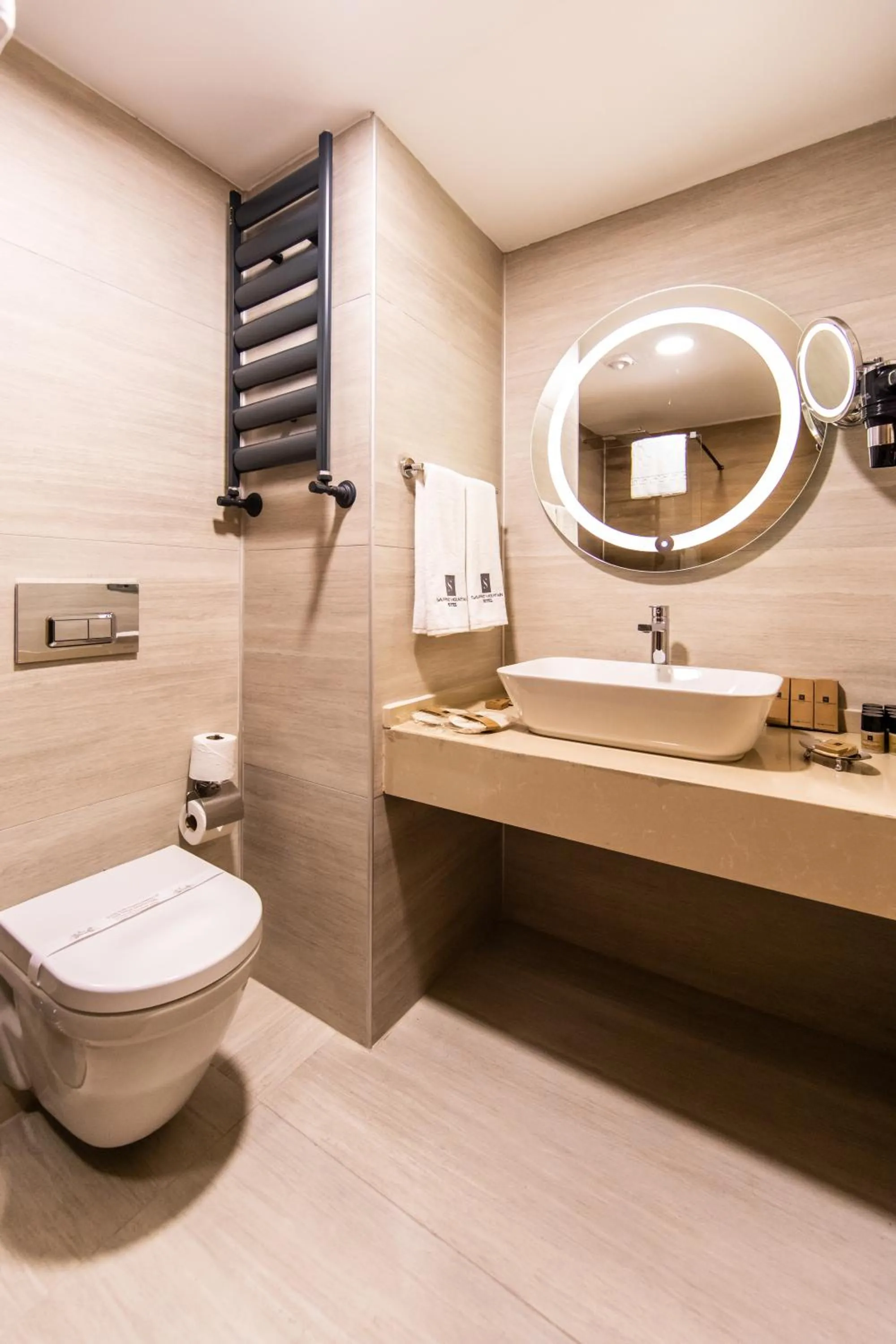 Shower in SARPİNO MOUNTAİN HOTEL