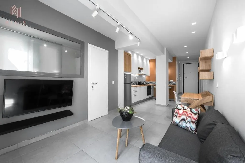 TV and multimedia in Big Apple, Nilie Hospitality MGMT