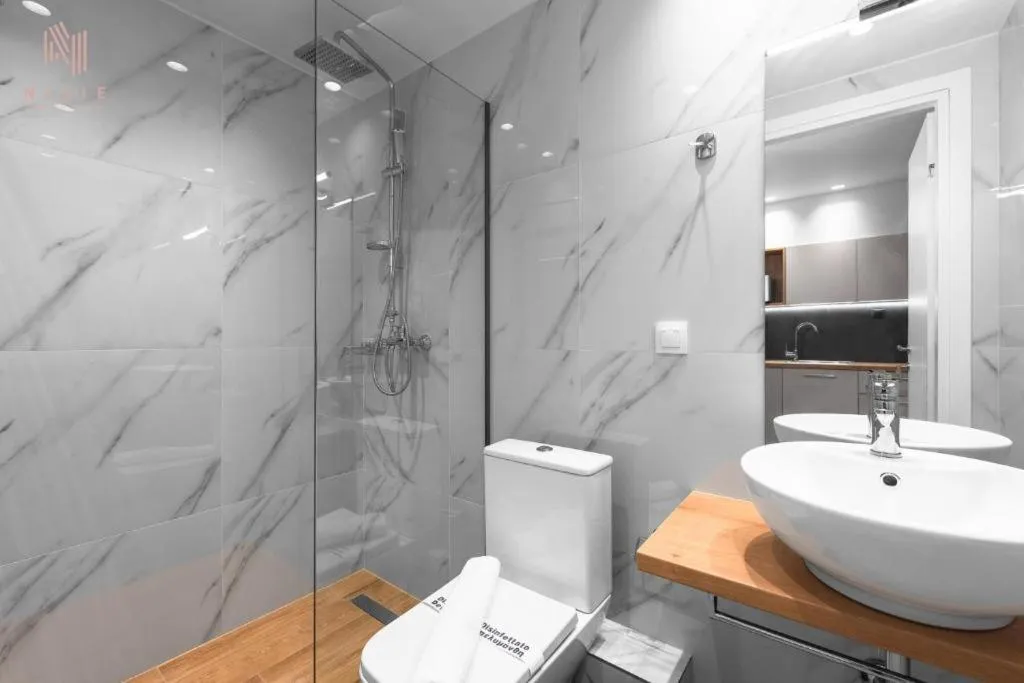 Shower in Big Apple, Nilie Hospitality MGMT