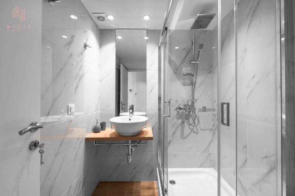 Shower in Big Apple, Nilie Hospitality MGMT