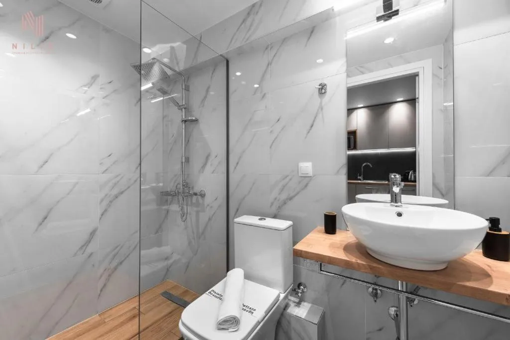 Bathroom in Big Apple, Nilie Hospitality MGMT