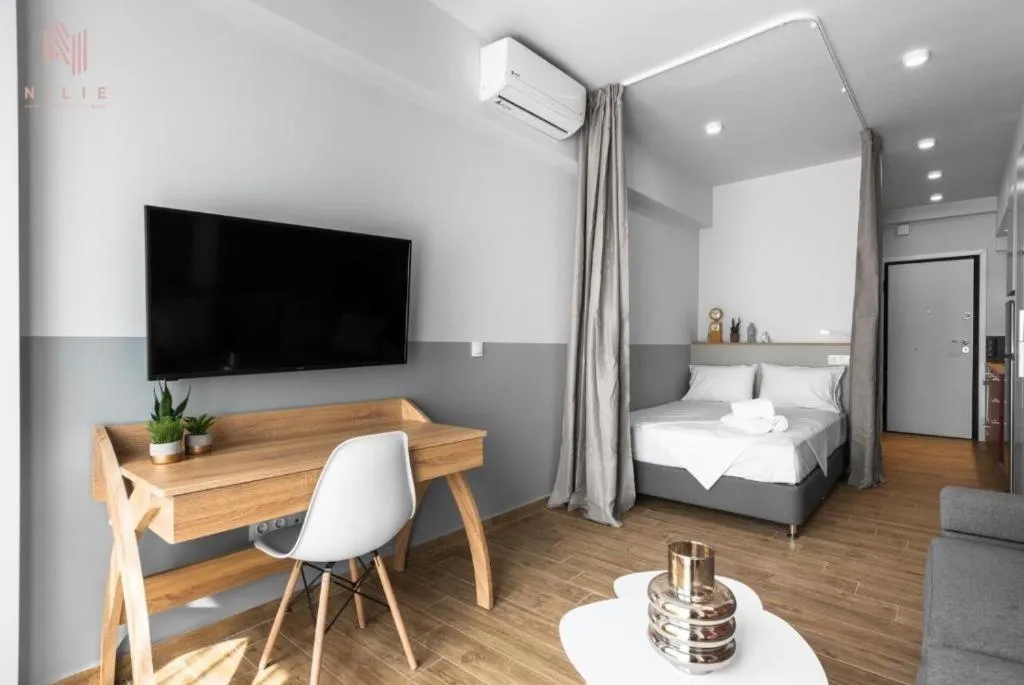 TV and multimedia, Bed in Big Apple, Nilie Hospitality MGMT