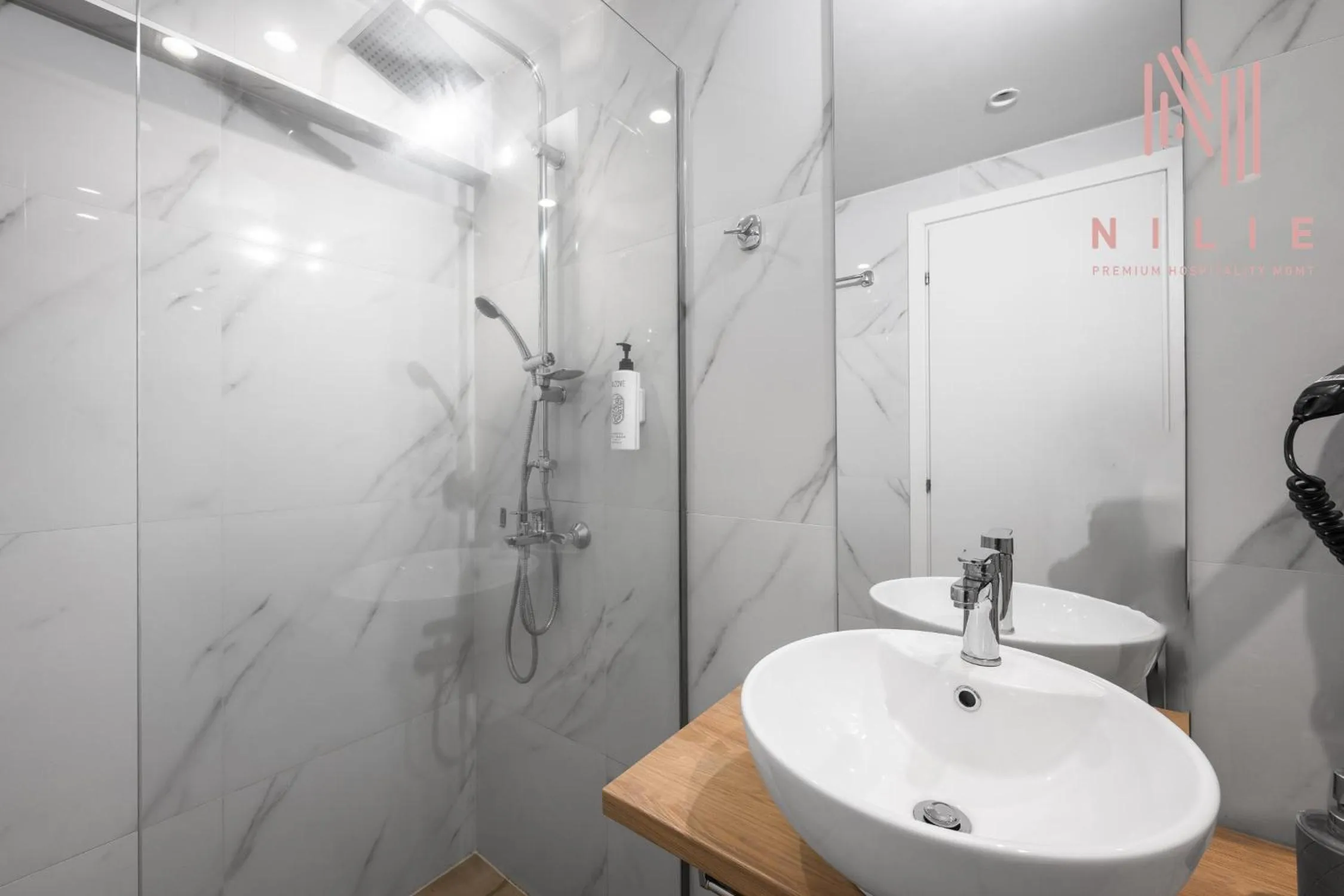 Shower in Big Apple, Nilie Hospitality MGMT